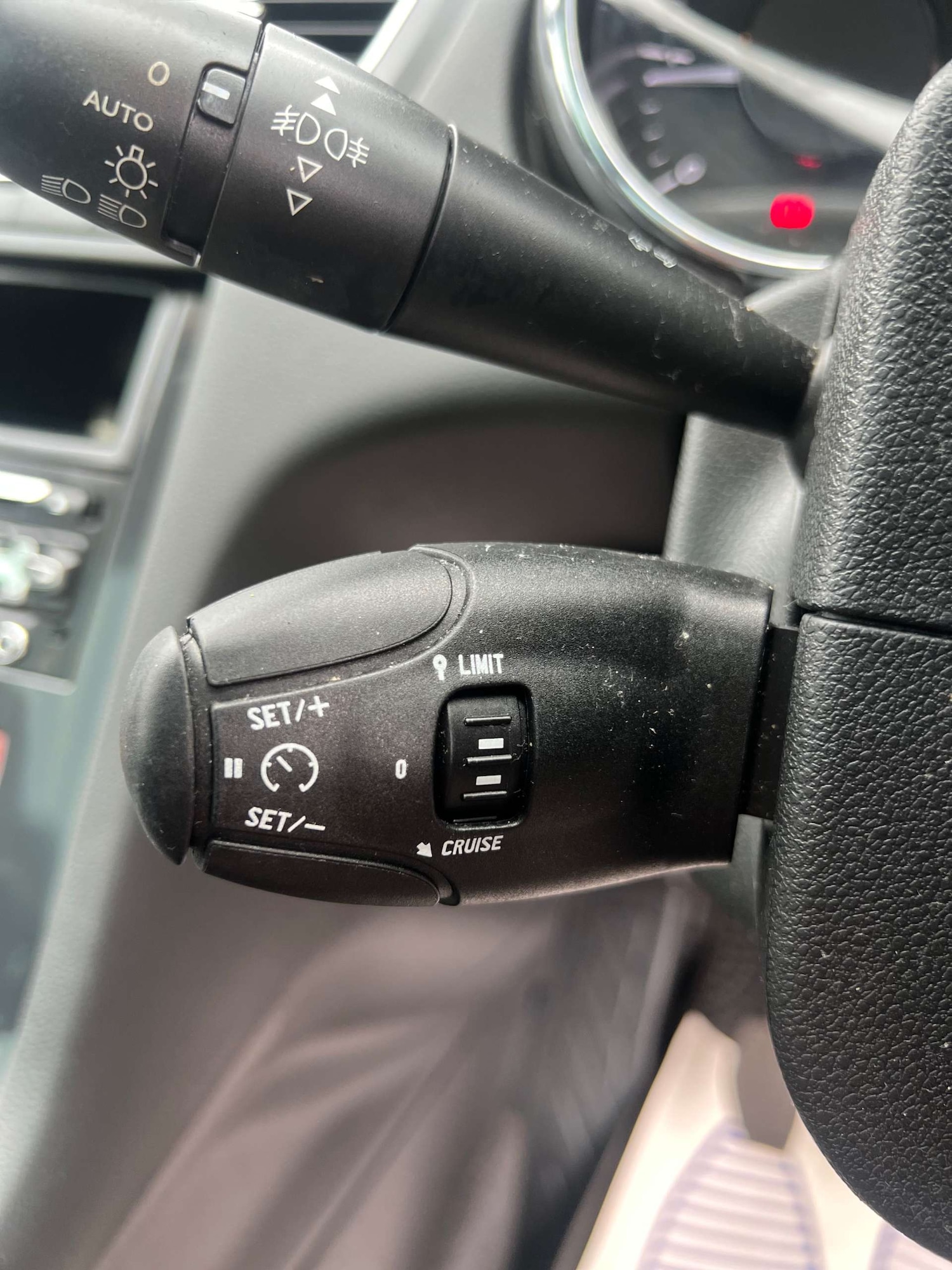 Used Peugeot 5008 2015 for sale - 76554483: Photo 32