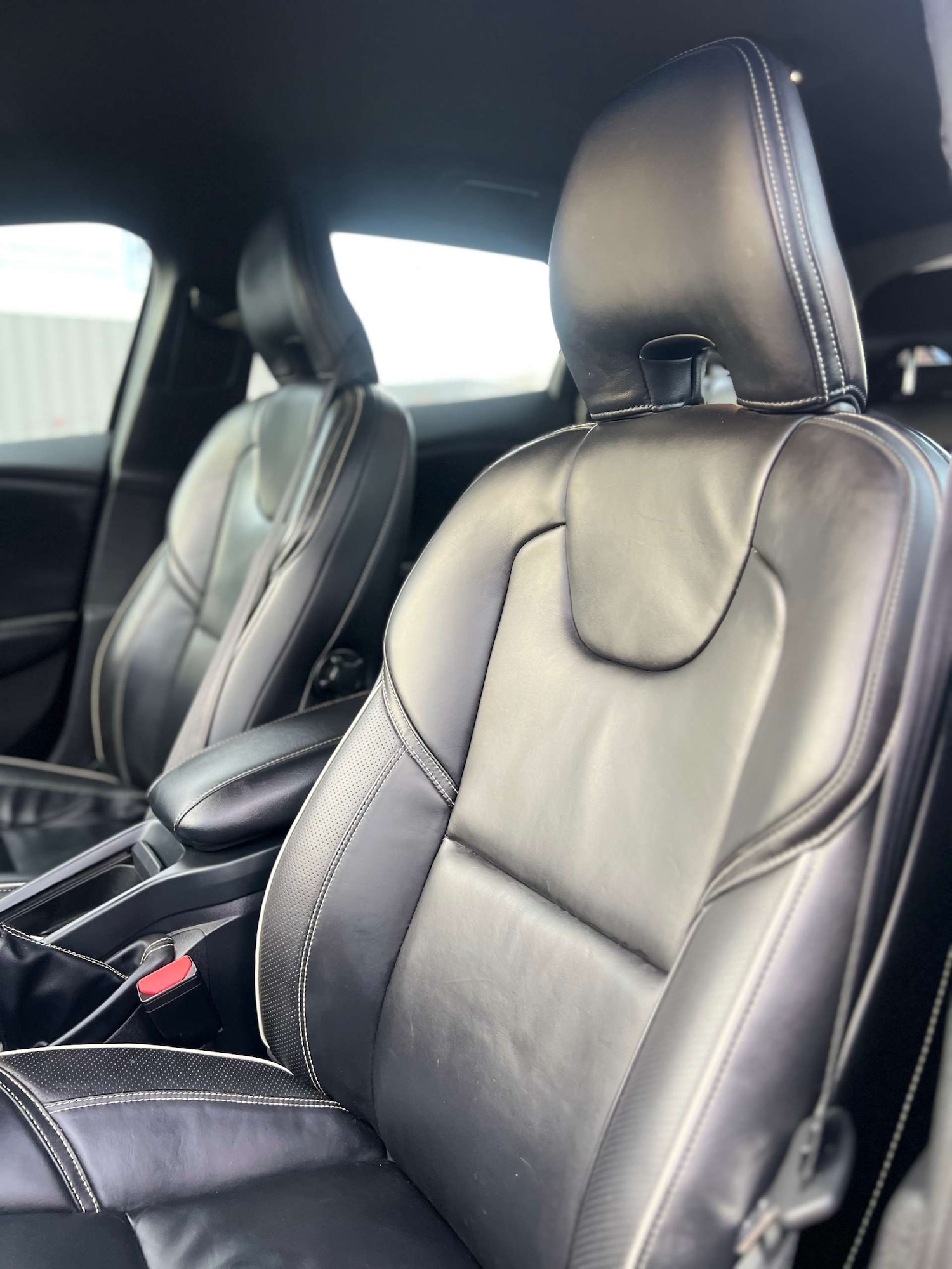 Used Volvo V40 2016 for sale - 76934893: Photo 2