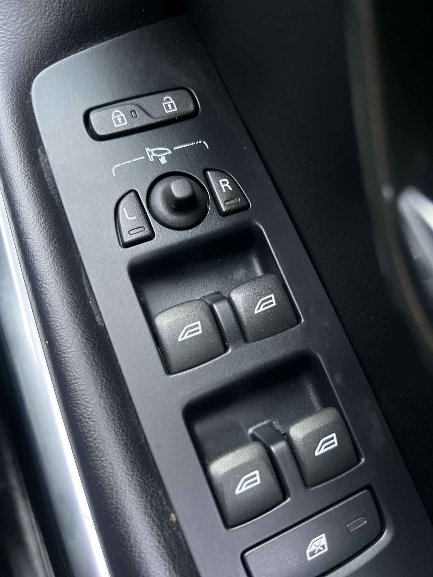 Used Volvo V40 2016 for sale - 76934893: Photo 32