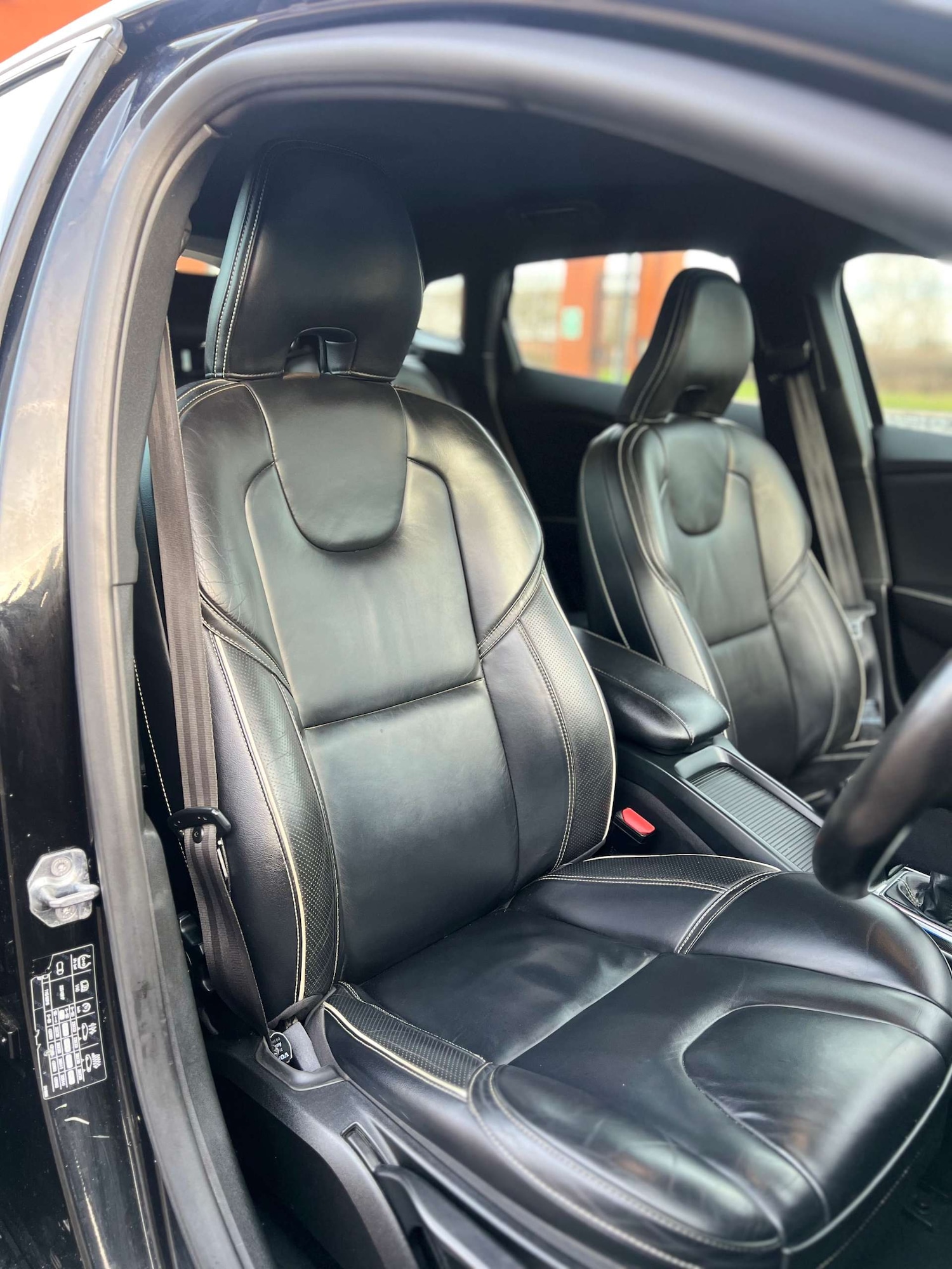 Used Volvo V40 2016 for sale - 76934893: Photo 41