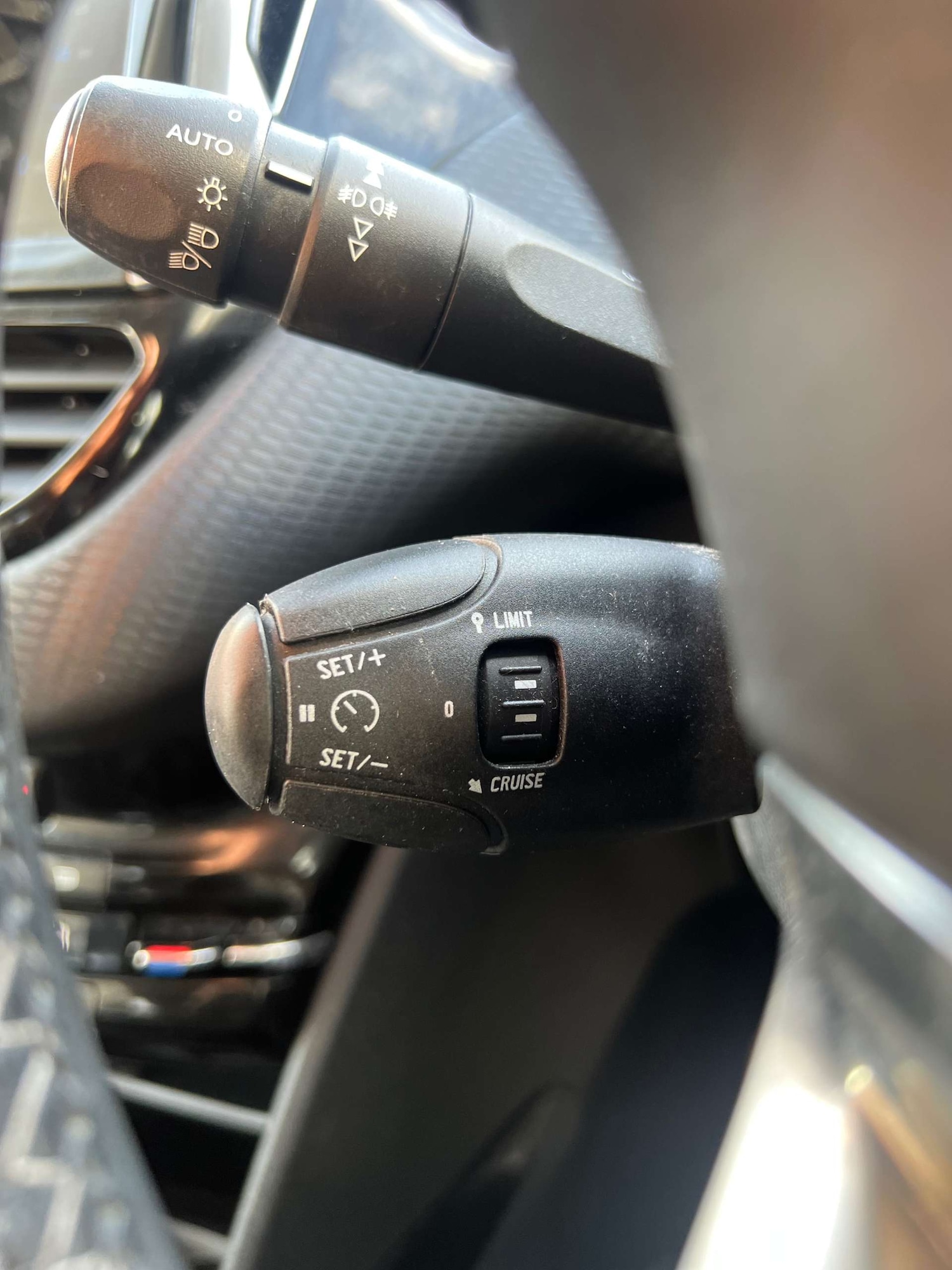 Used Peugeot 2008 2017 for sale - 76451741: Photo 29