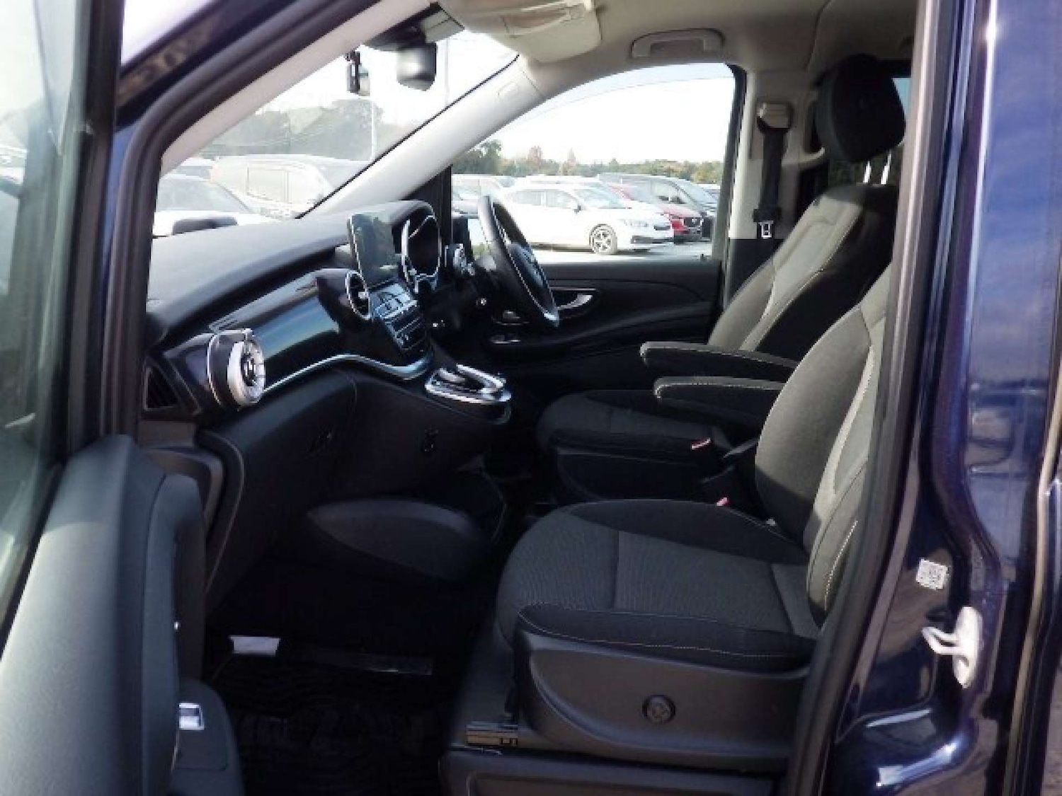 Used Mercedes-Benz V-Class 2016 for sale - 77917744: Photo 11