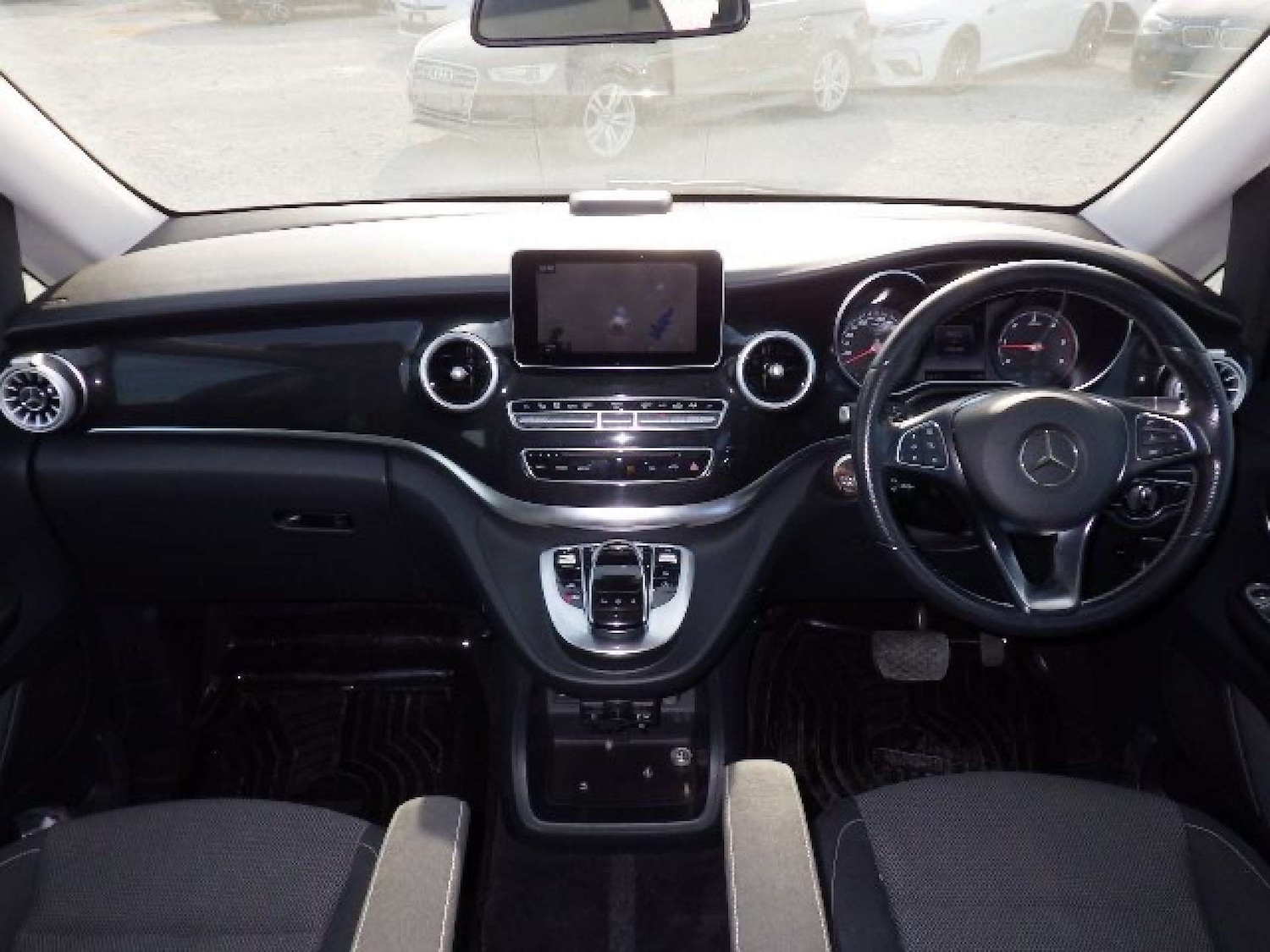 Used Mercedes-Benz V-Class 2016 for sale - 77917744: Photo 2