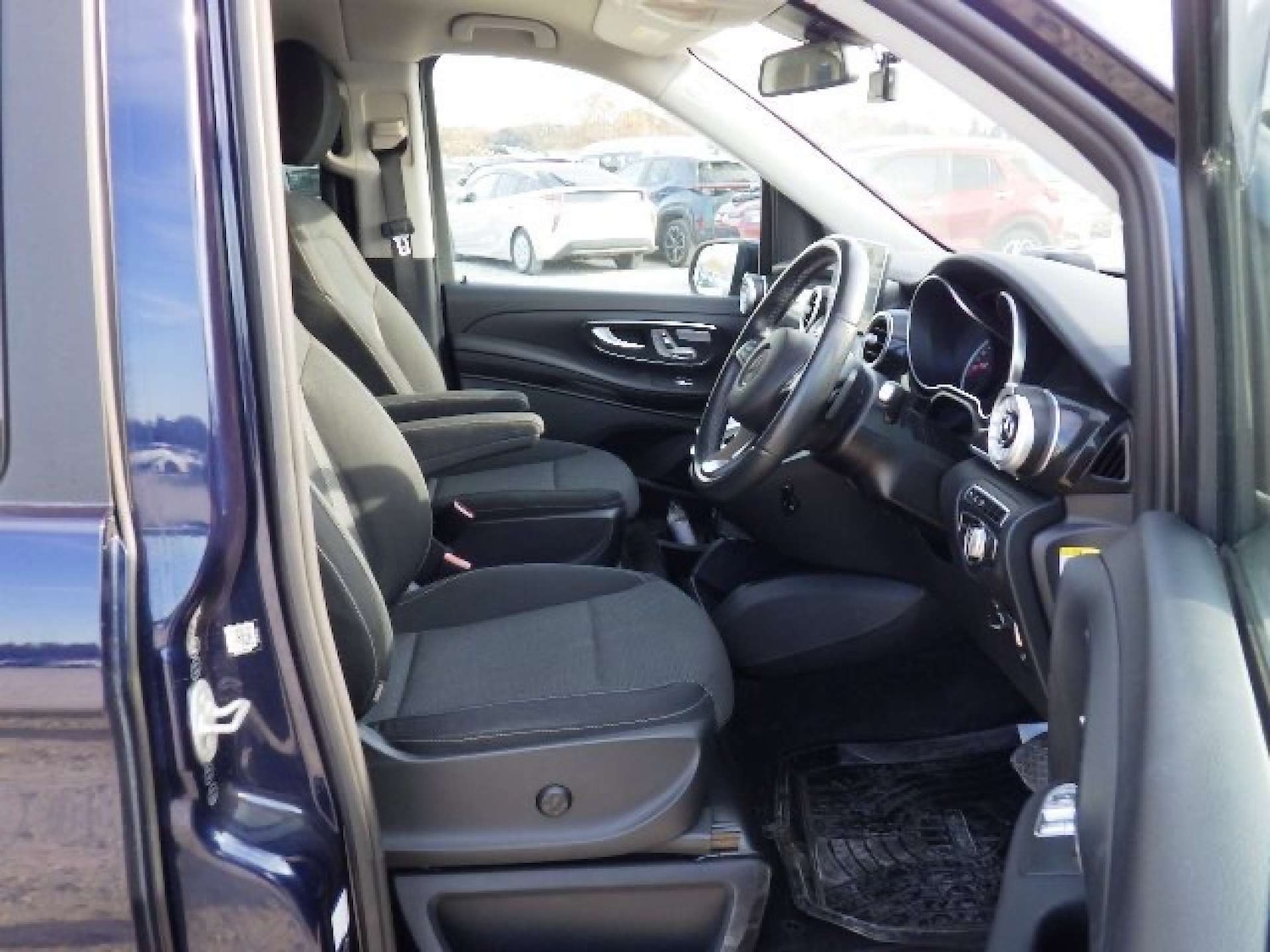 Used Mercedes-Benz V-Class 2016 for sale - 77917744: Photo 4