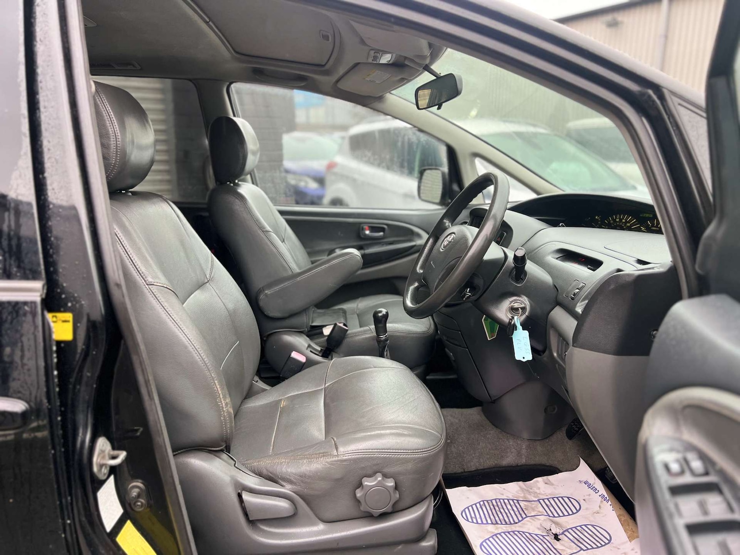 Used Toyota Previa 2005 for sale - 77003500: Photo 2