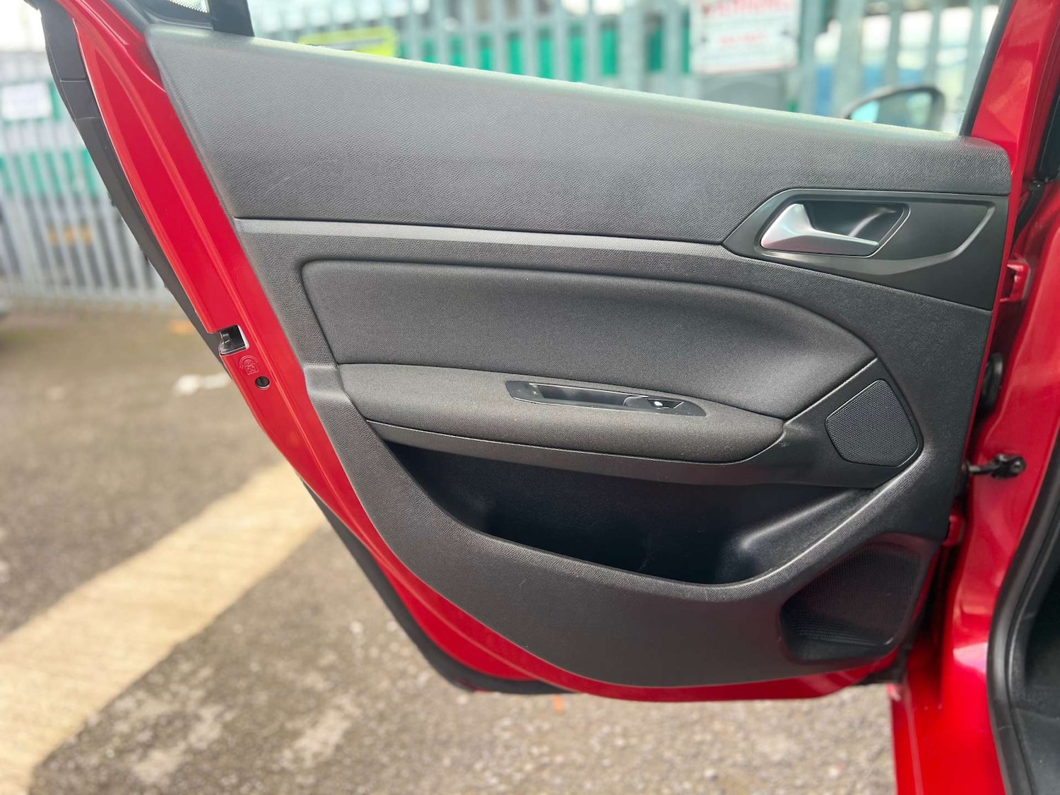 Used Peugeot 308 2015 for sale - 76519230: Photo 47