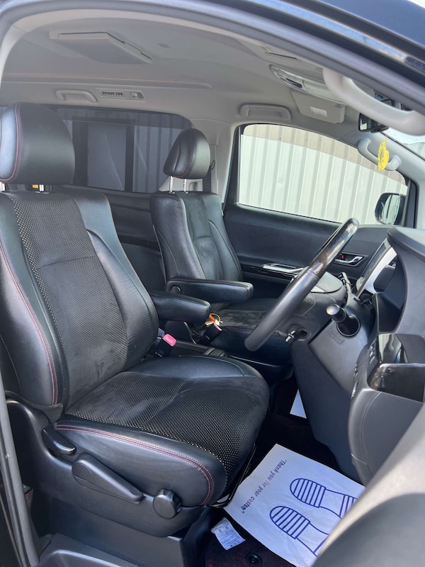 Used Toyota Vellfire 2014 for sale - 76068176: Photo 2