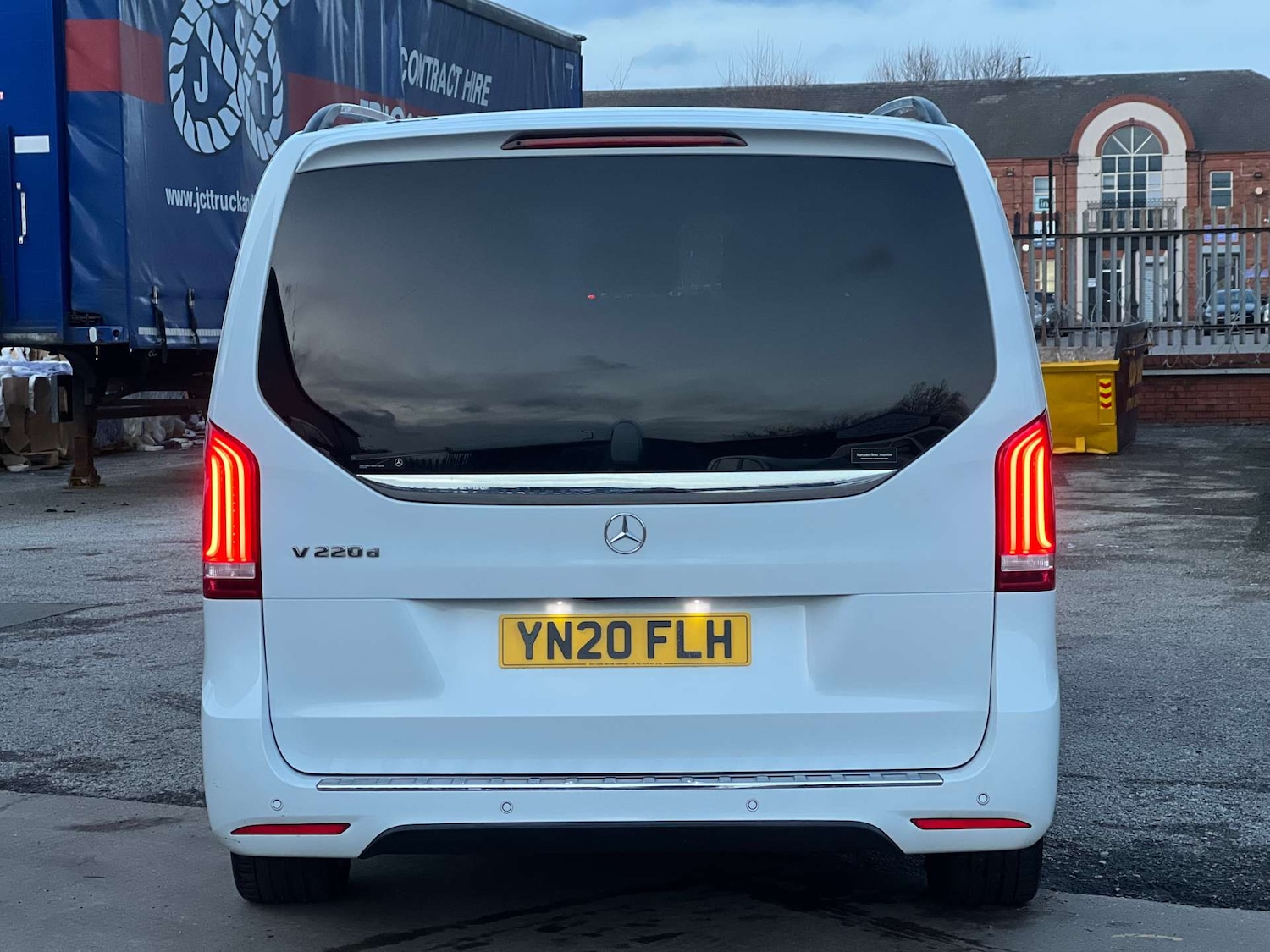 Used Mercedes-Benz V-Class 2025 for sale - 77271561: Photo 4