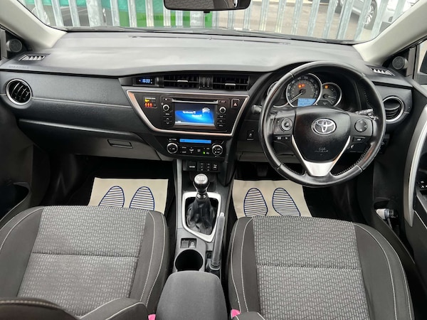 Used Toyota Auris 2014 for sale - 76296848: Photo 2