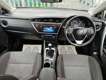 Used Toyota Auris 2014 for sale - 76296848: Photo 2