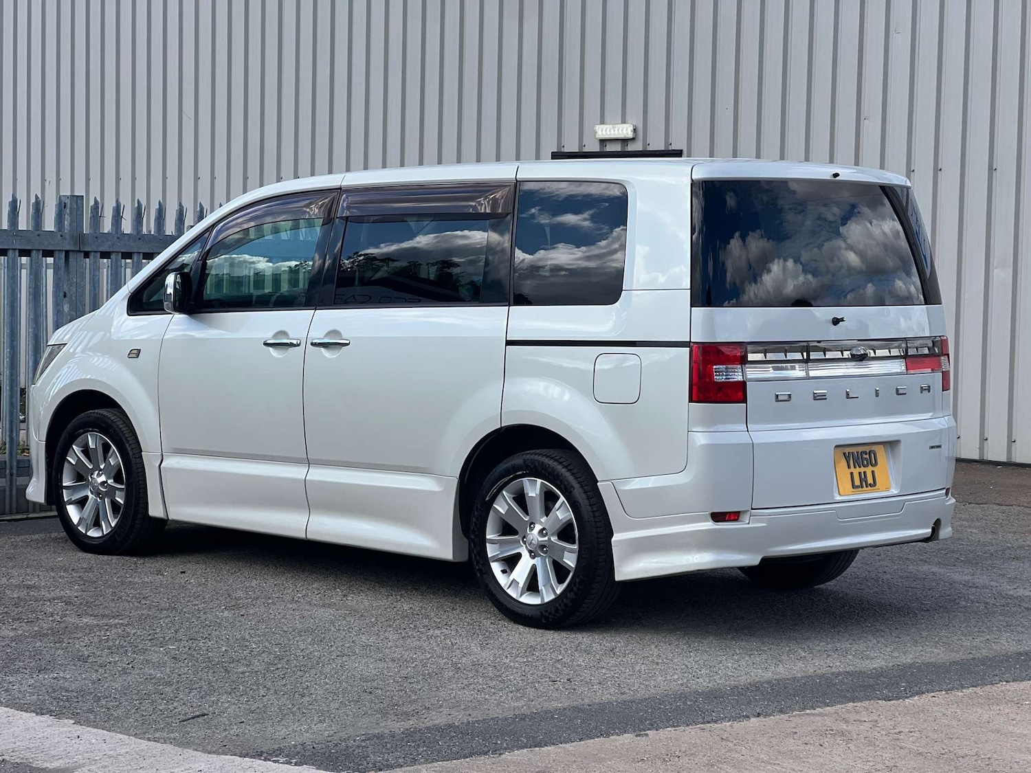 Used Mitsubishi Delica 2010 for sale - 76278101: Photo 19