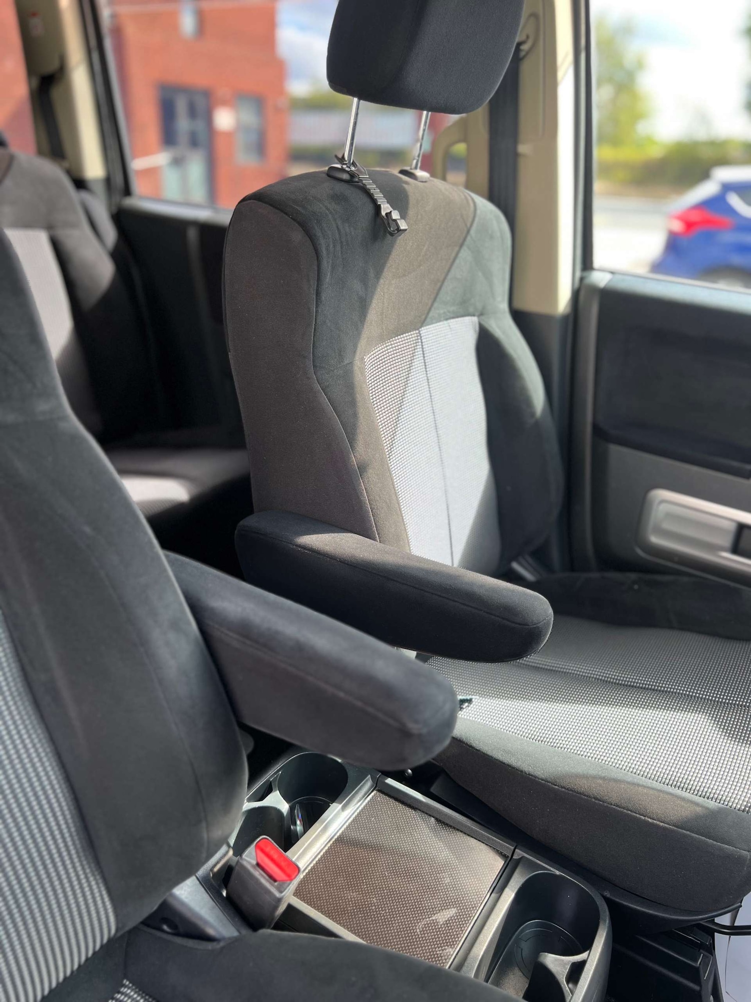 Used Mitsubishi Delica 2010 for sale - 76278101: Photo 33