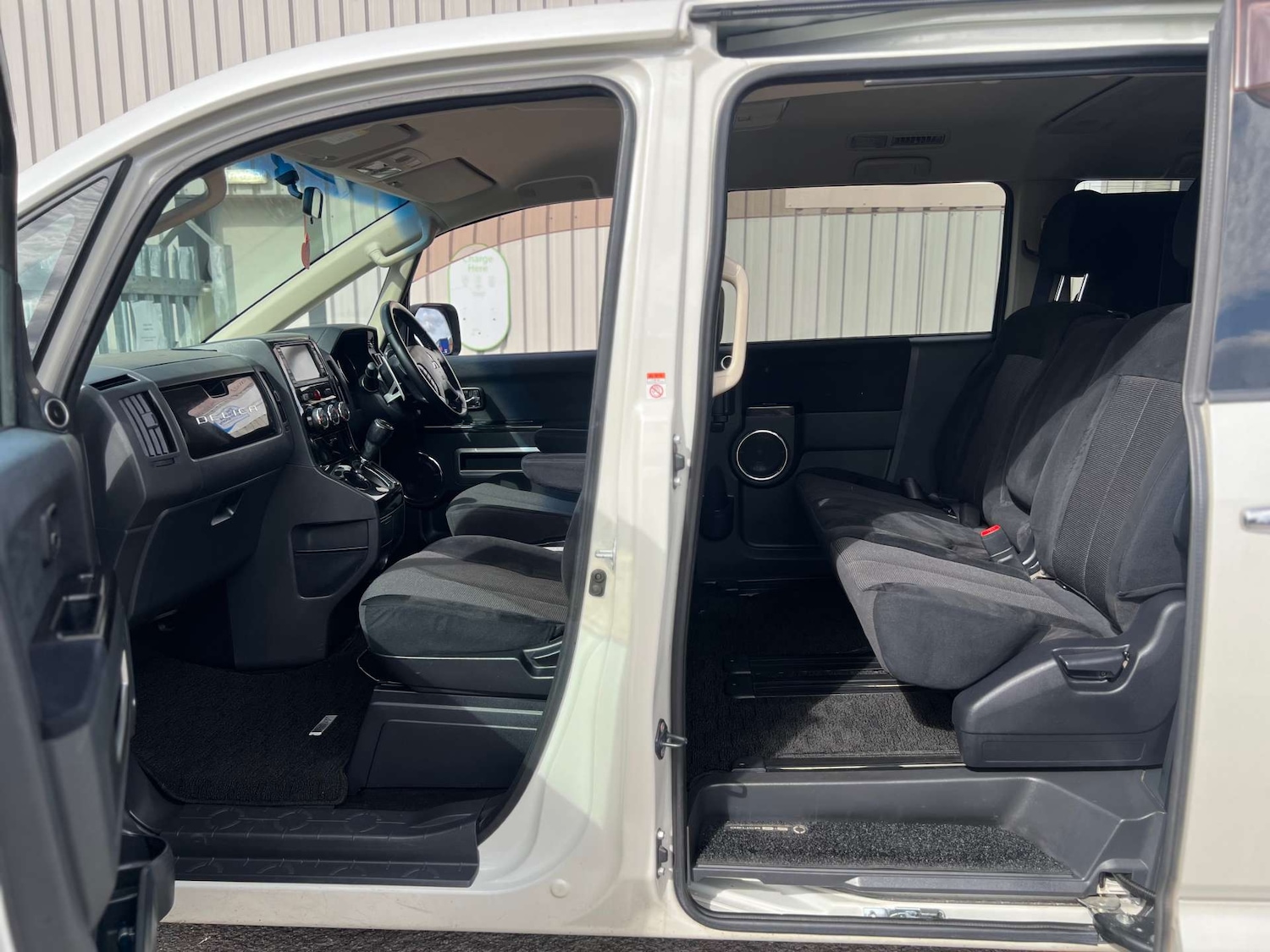 Used Mitsubishi Delica 2010 for sale - 76278101: Photo 60