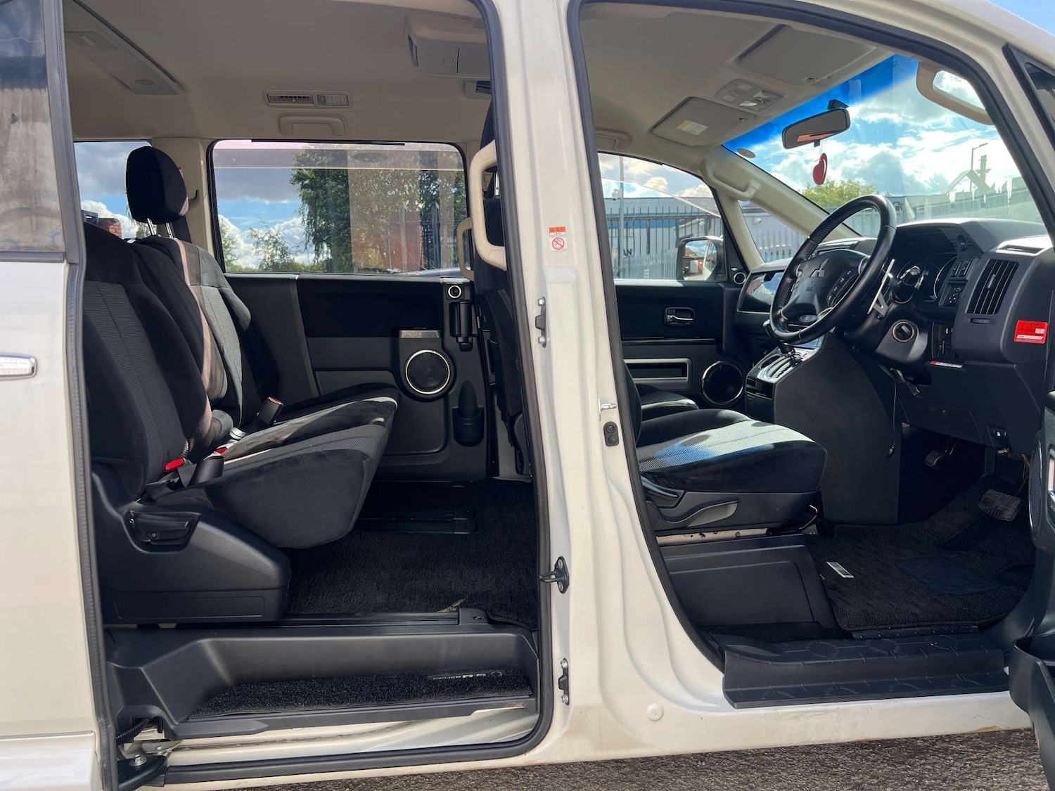 Used Mitsubishi Delica 2010 for sale - 76278101: Photo 64