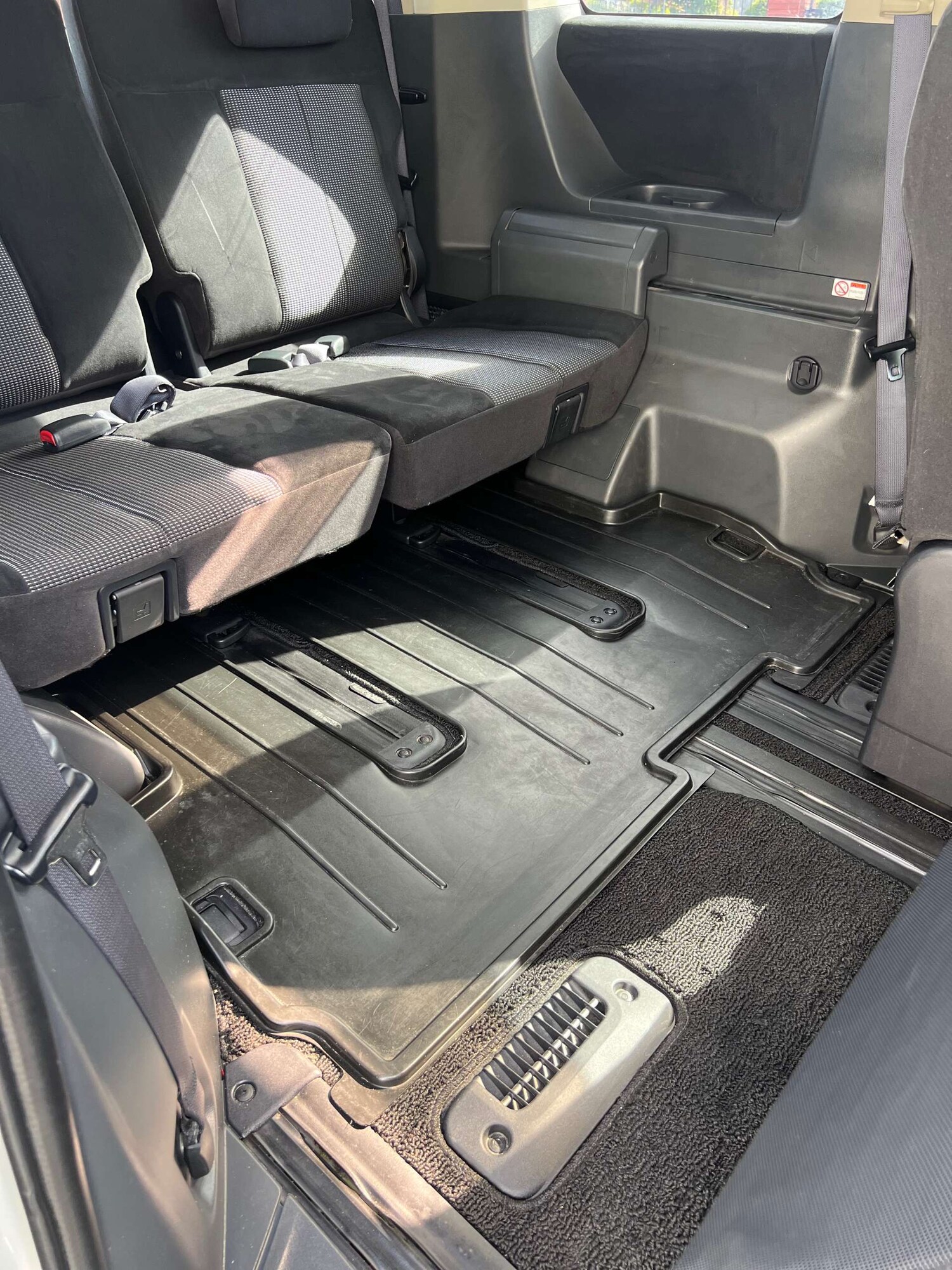 Used Mitsubishi Delica 2010 for sale - 76278101: Photo 81