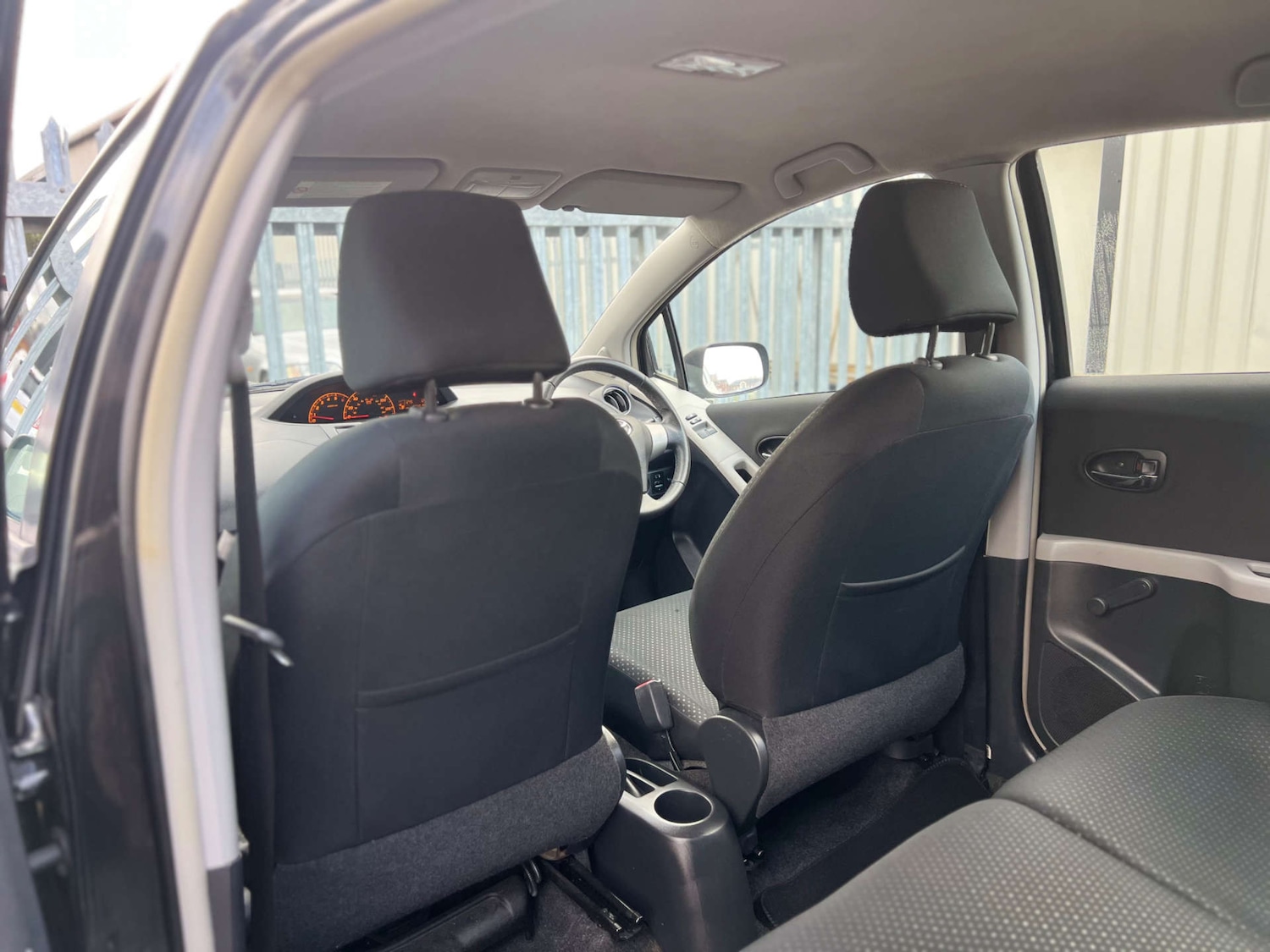 Used Toyota Yaris 2010 for sale - 77003517: Photo 24