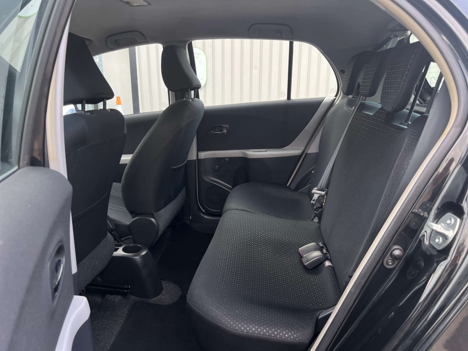 Used Toyota Yaris 2010 for sale - 77003517: Photo 27