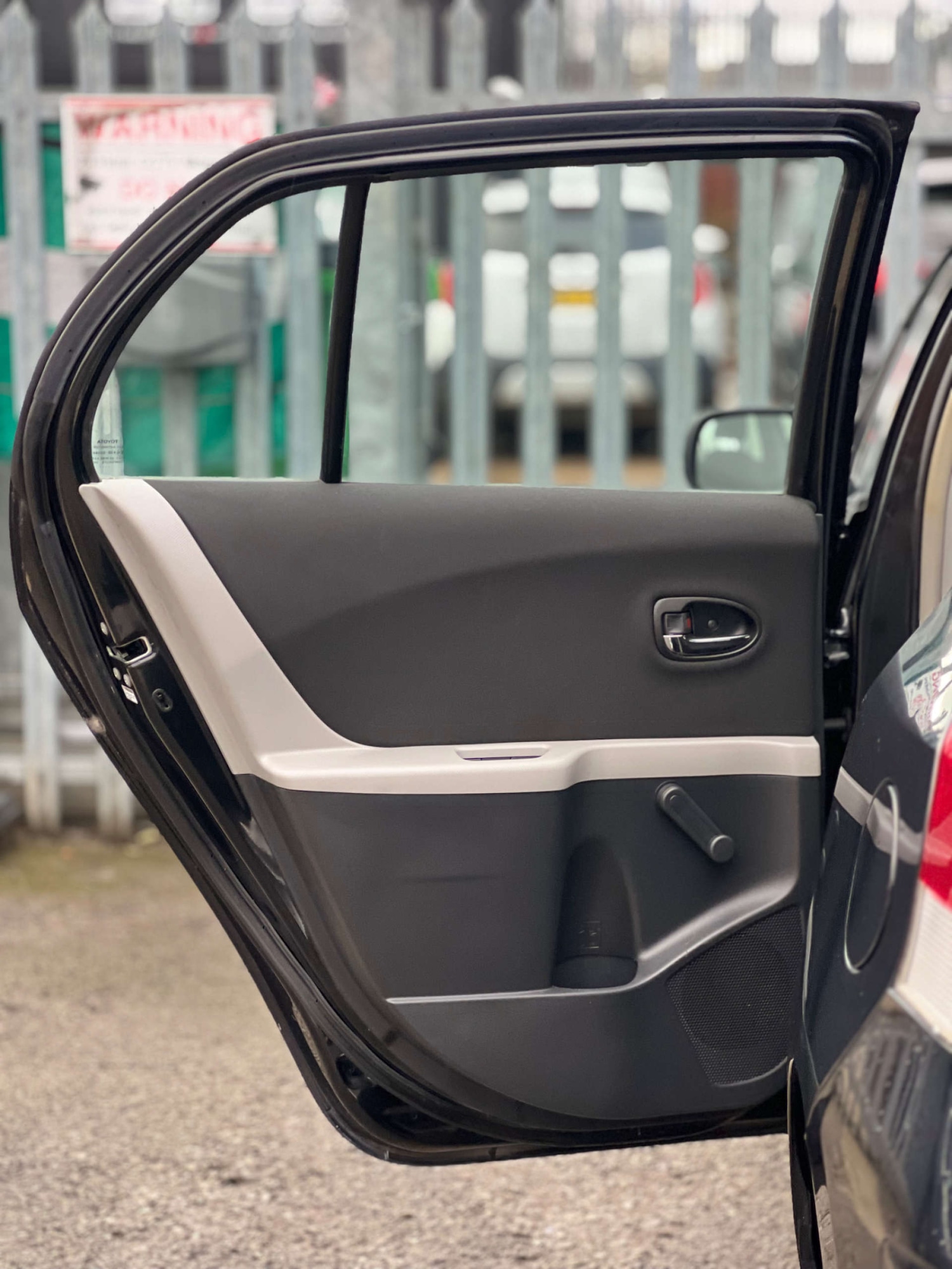 Used Toyota Yaris 2010 for sale - 77003517: Photo 35