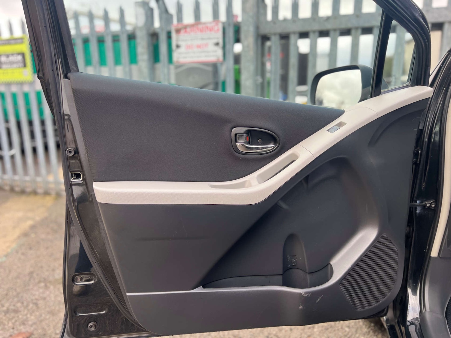 Used Toyota Yaris 2010 for sale - 77003517: Photo 37