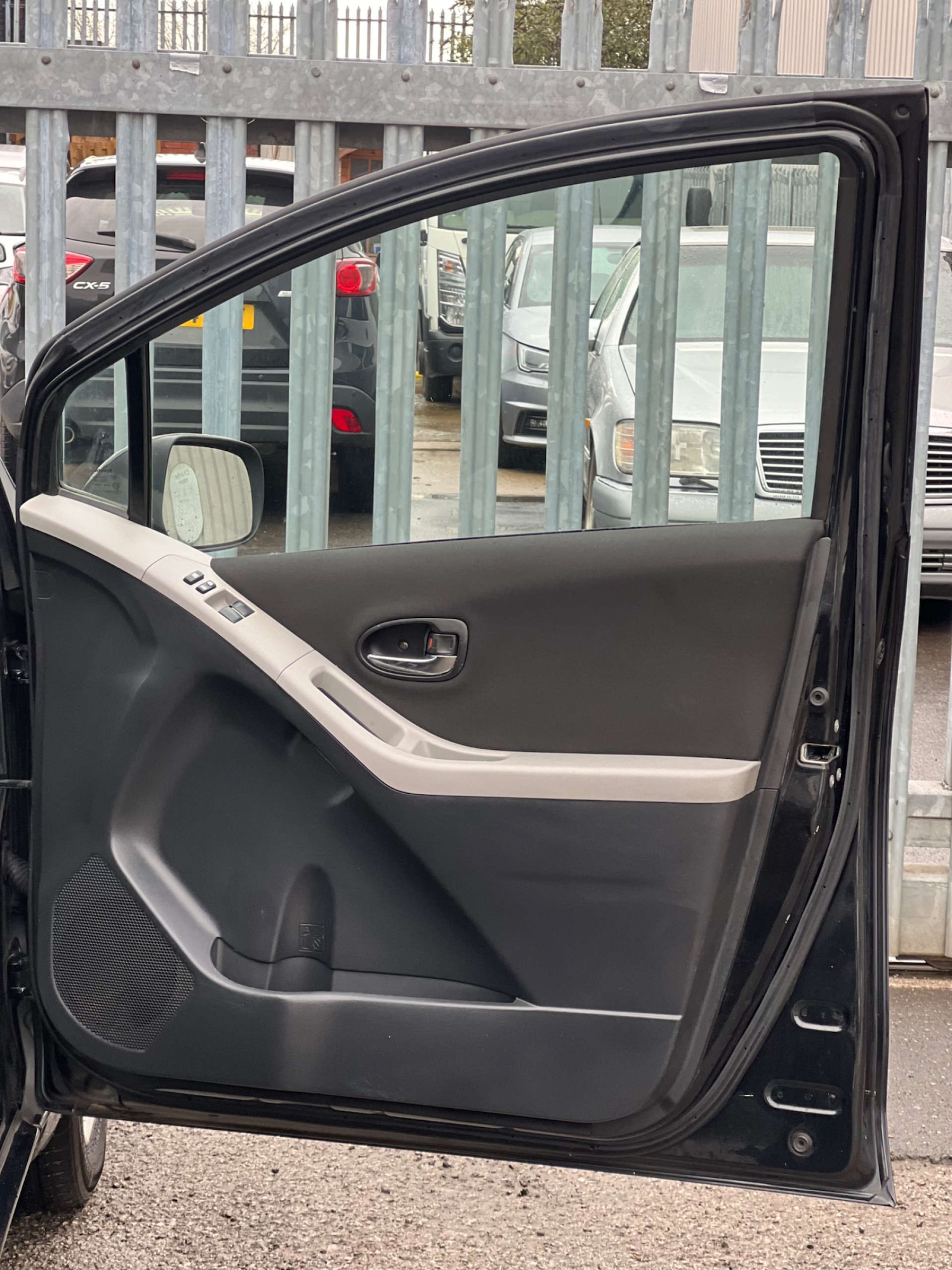 Used Toyota Yaris 2010 for sale - 77003517: Photo 39