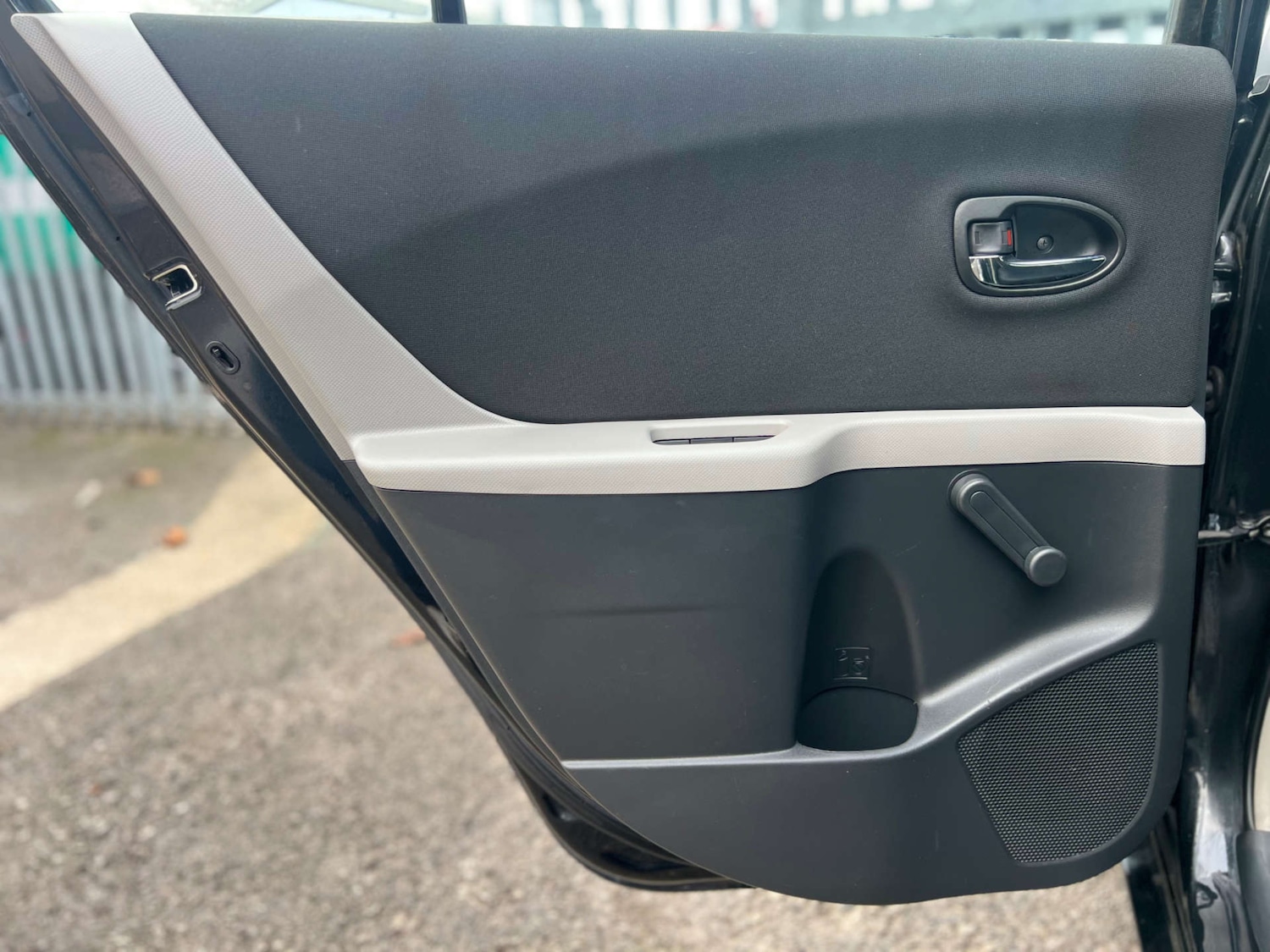 Used Toyota Yaris 2010 for sale - 77003517: Photo 41