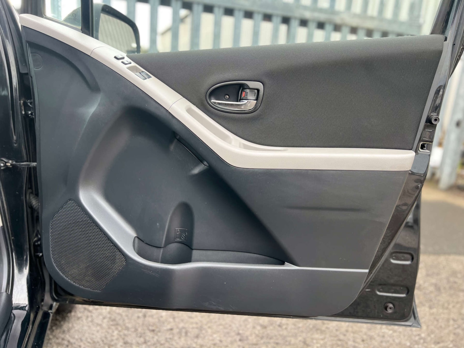 Used Toyota Yaris 2010 for sale - 77003517: Photo 42