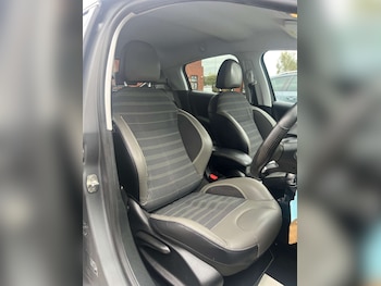 Used Peugeot 208 2016 for sale - 76252733: Photo 2
