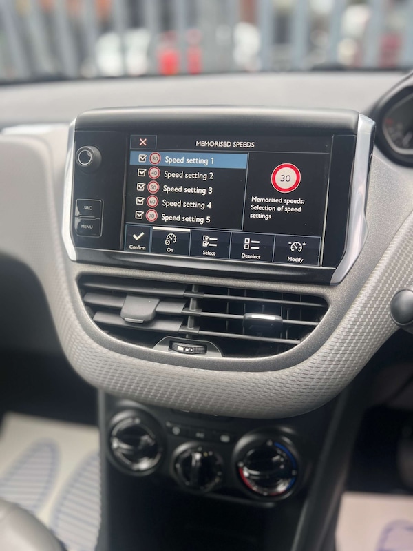 Used Peugeot 208 2016 for sale - 76252733: Photo 35