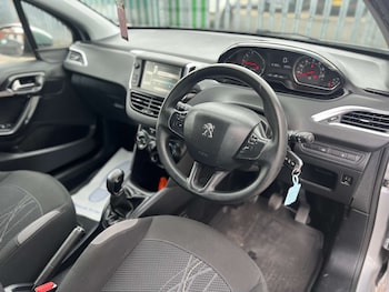 Used Peugeot 208 2013 for sale - 79070784: Photo