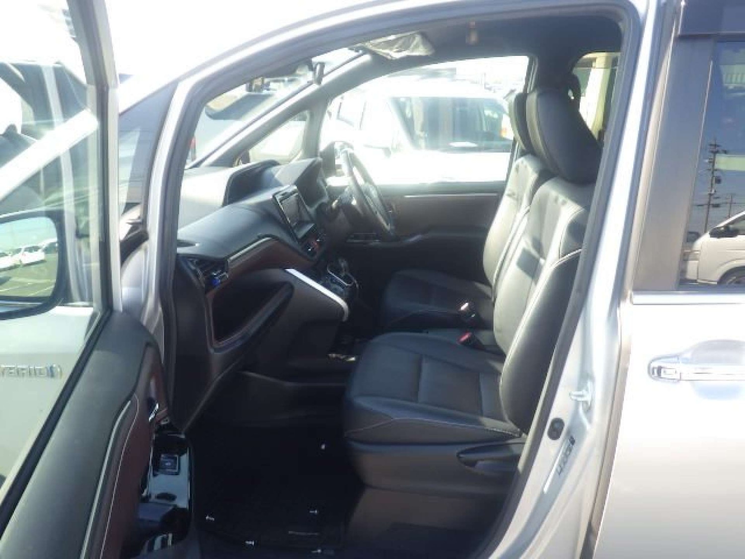 Used Toyota Voxy 2019 for sale - 77030762: Photo 18