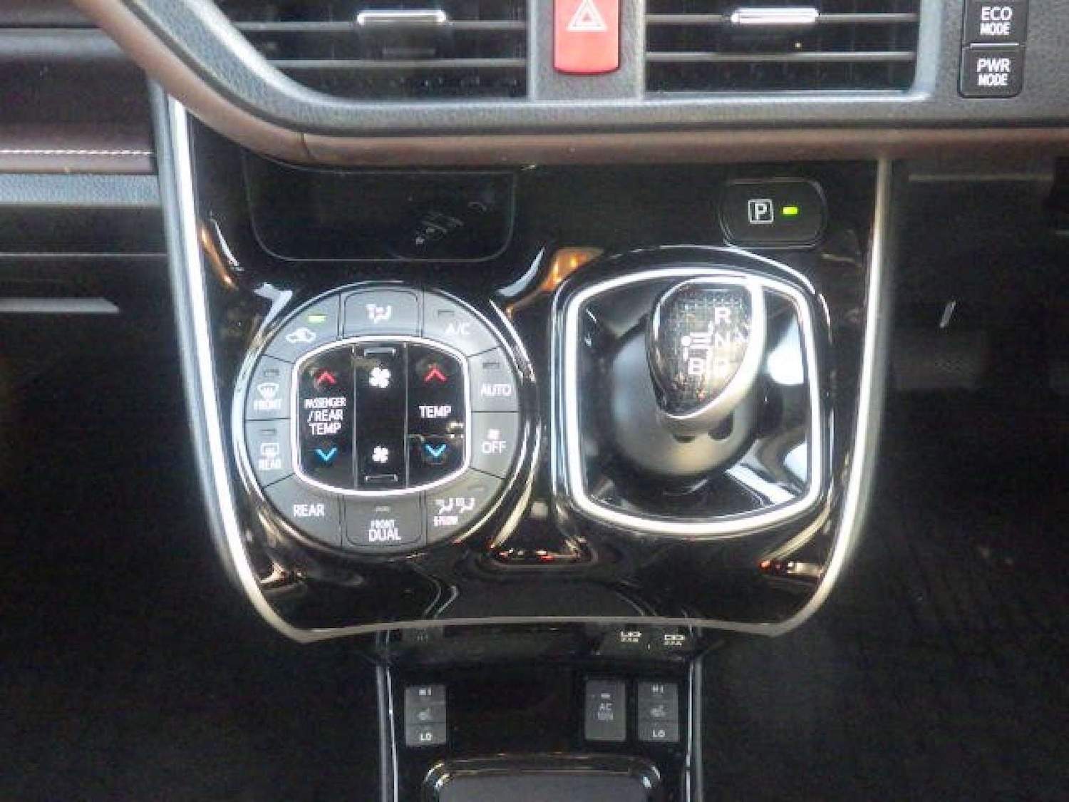 Used Toyota Voxy 2019 for sale - 77030762: Photo 21