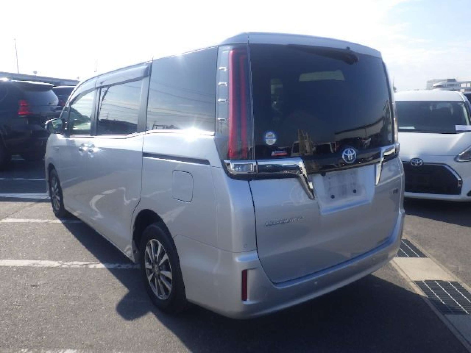 Used Toyota Voxy 2019 for sale - 77030762: Photo 4