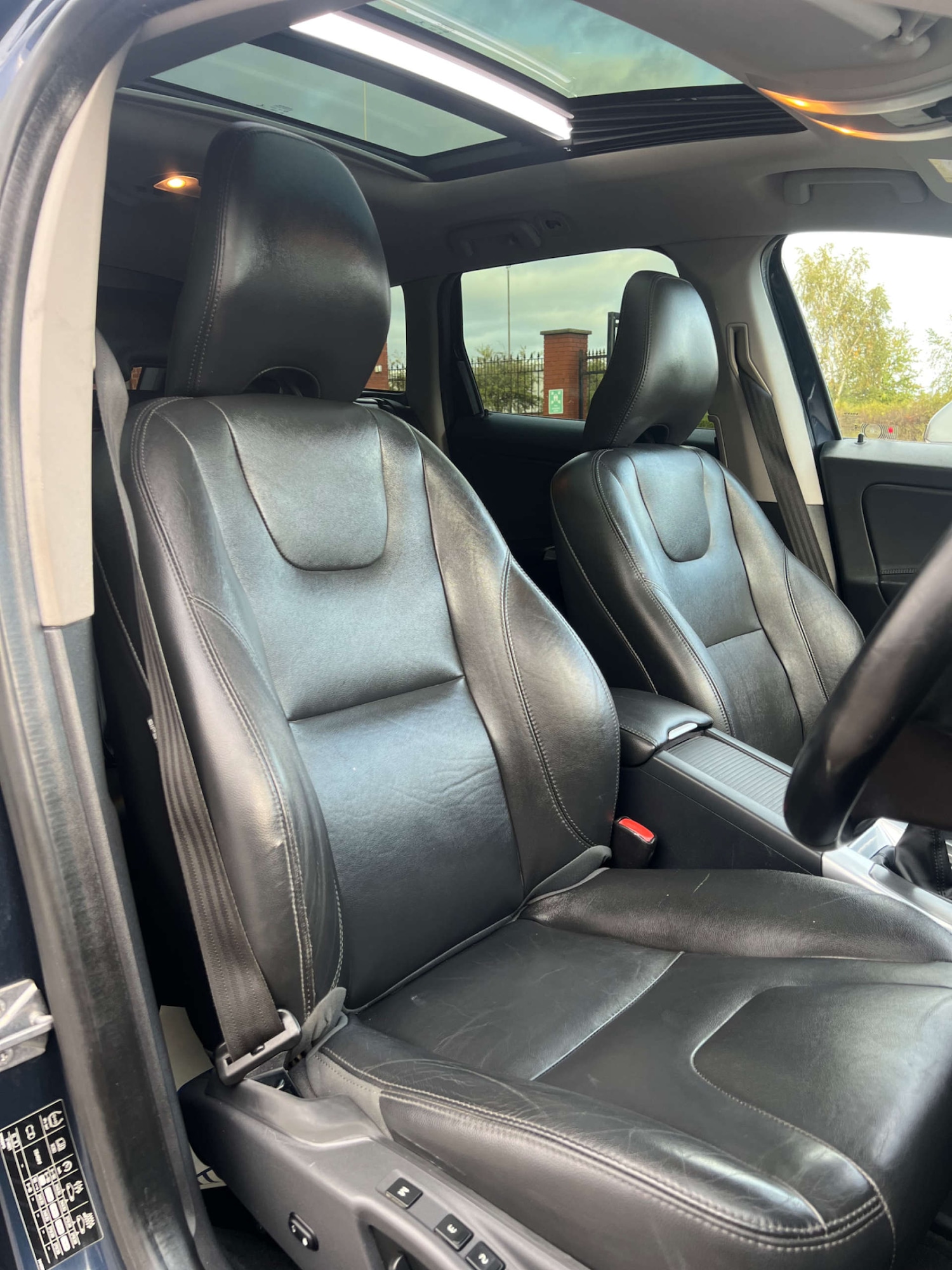 Used Volvo XC60 2015 for sale - 77003493: Photo 21