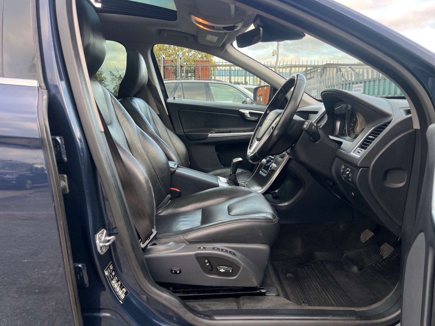 Used Volvo XC60 2015 for sale - 77003493: Photo 22