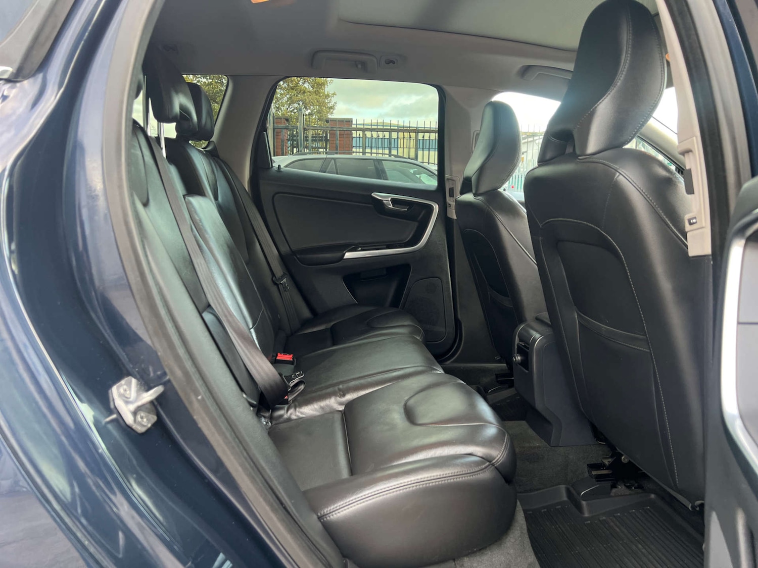 Used Volvo XC60 2015 for sale - 77003493: Photo 24