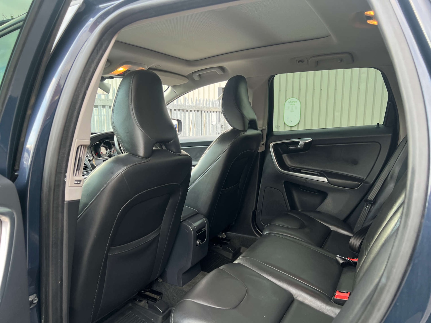 Used Volvo XC60 2015 for sale - 77003493: Photo 32