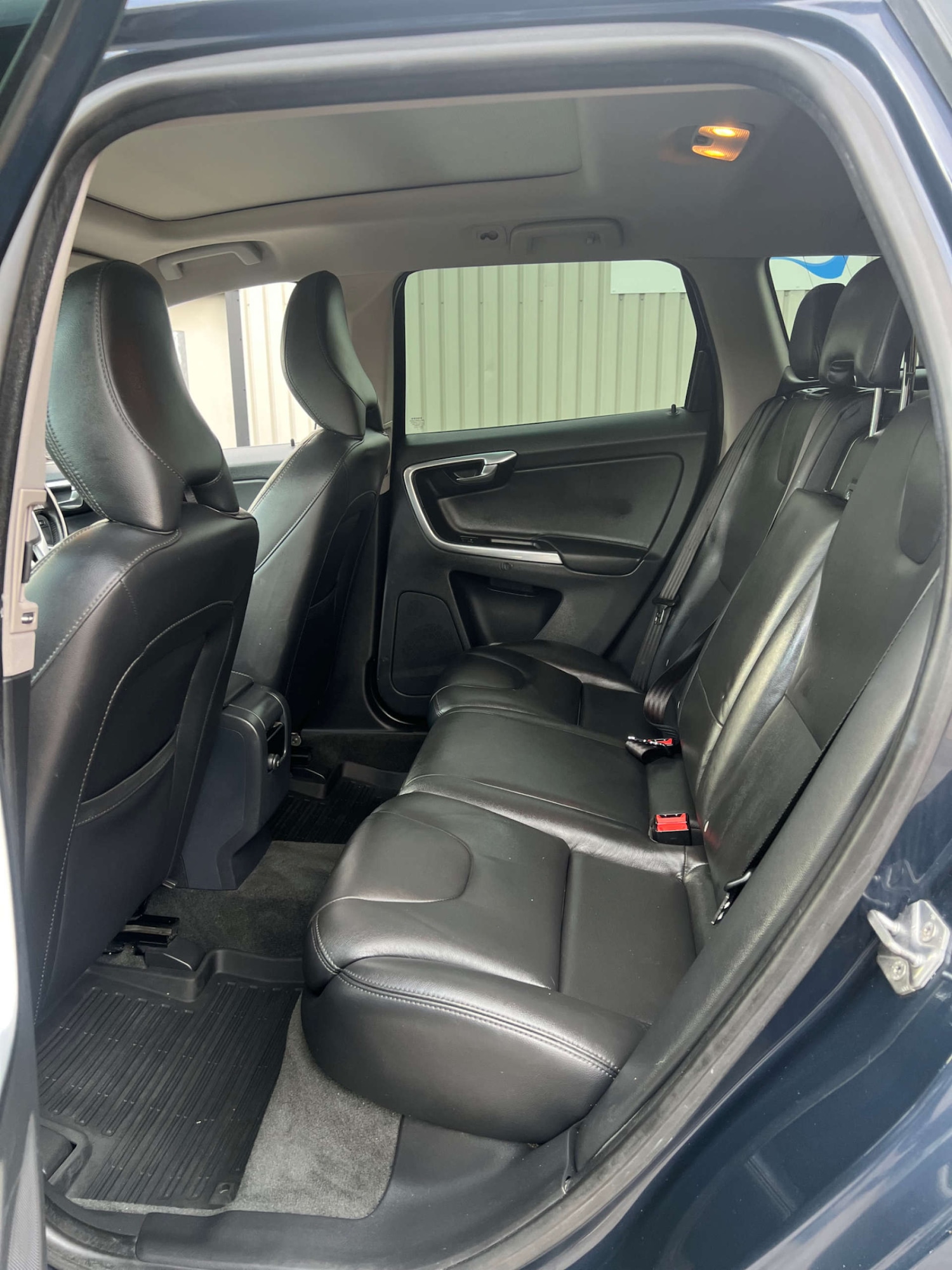 Used Volvo XC60 2015 for sale - 77003493: Photo 33