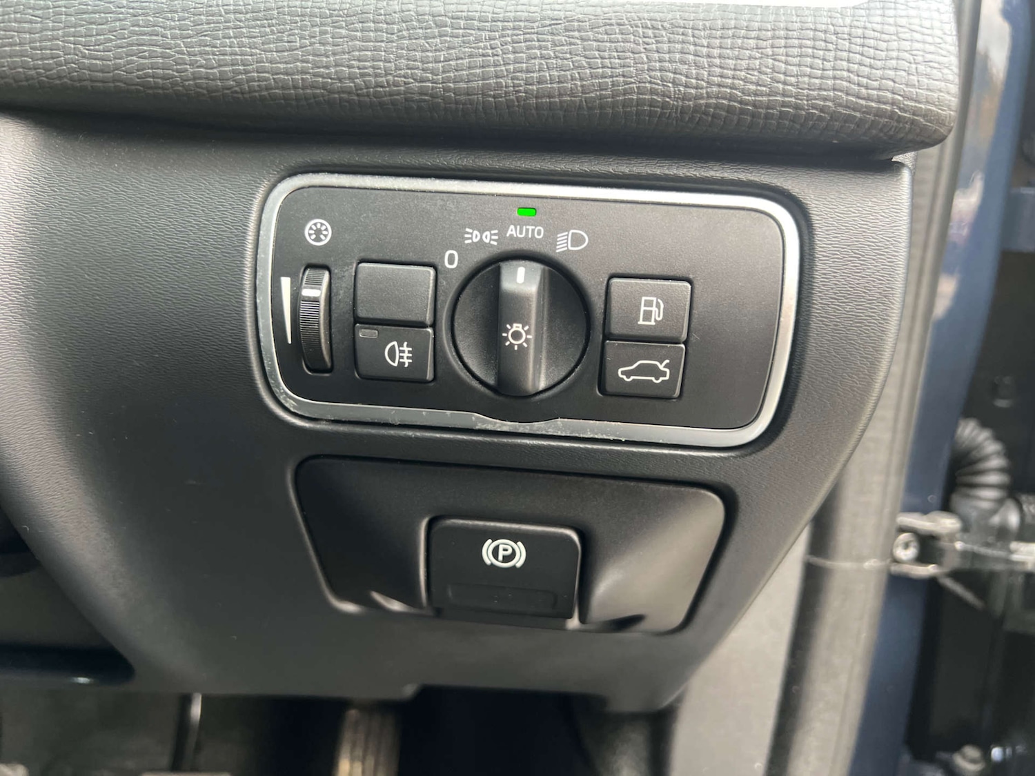 Used Volvo XC60 2015 for sale - 77003493: Photo 41