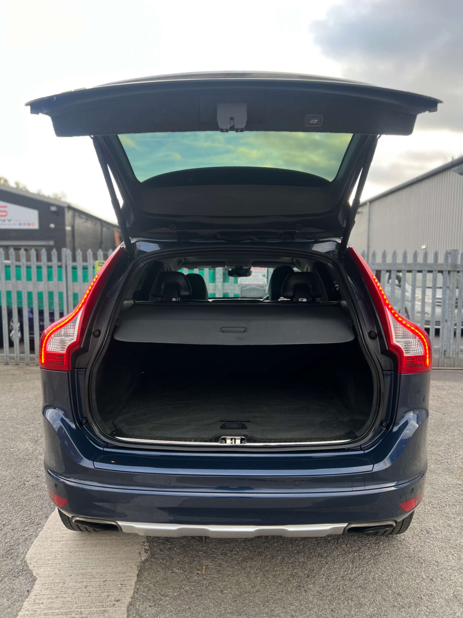 Used Volvo XC60 2015 for sale - 77003493: Photo 45