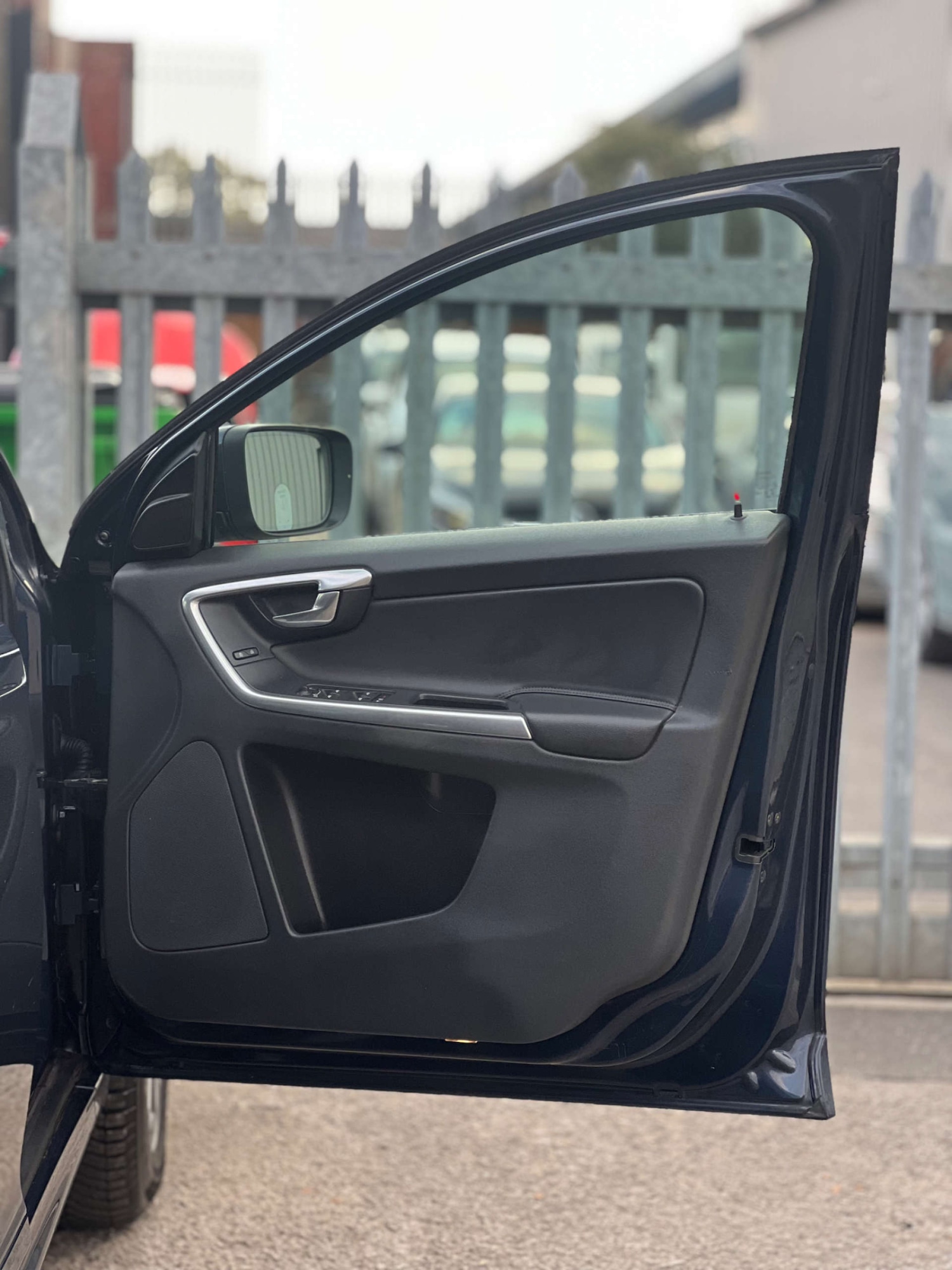 Used Volvo XC60 2015 for sale - 77003493: Photo 53