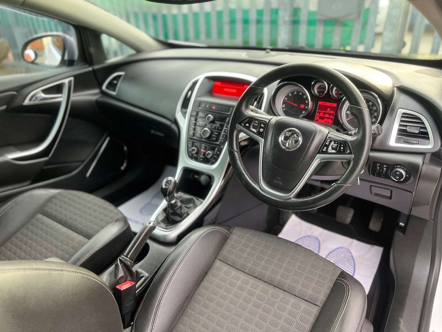 Used Vauxhall Astra GTC 2013 for sale - 77003496: Photo 2