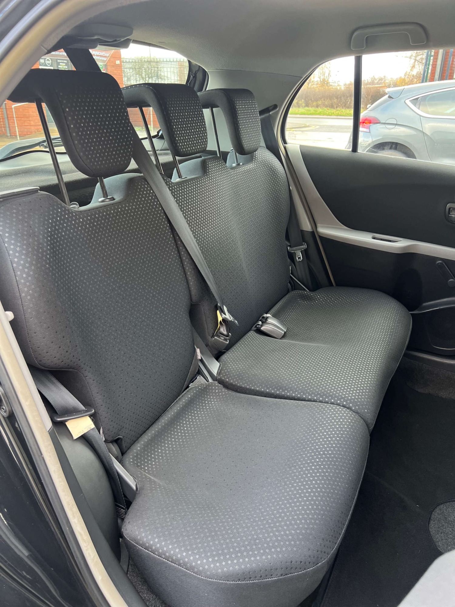 Used Toyota Yaris 2010 for sale - 77139225: Photo 20