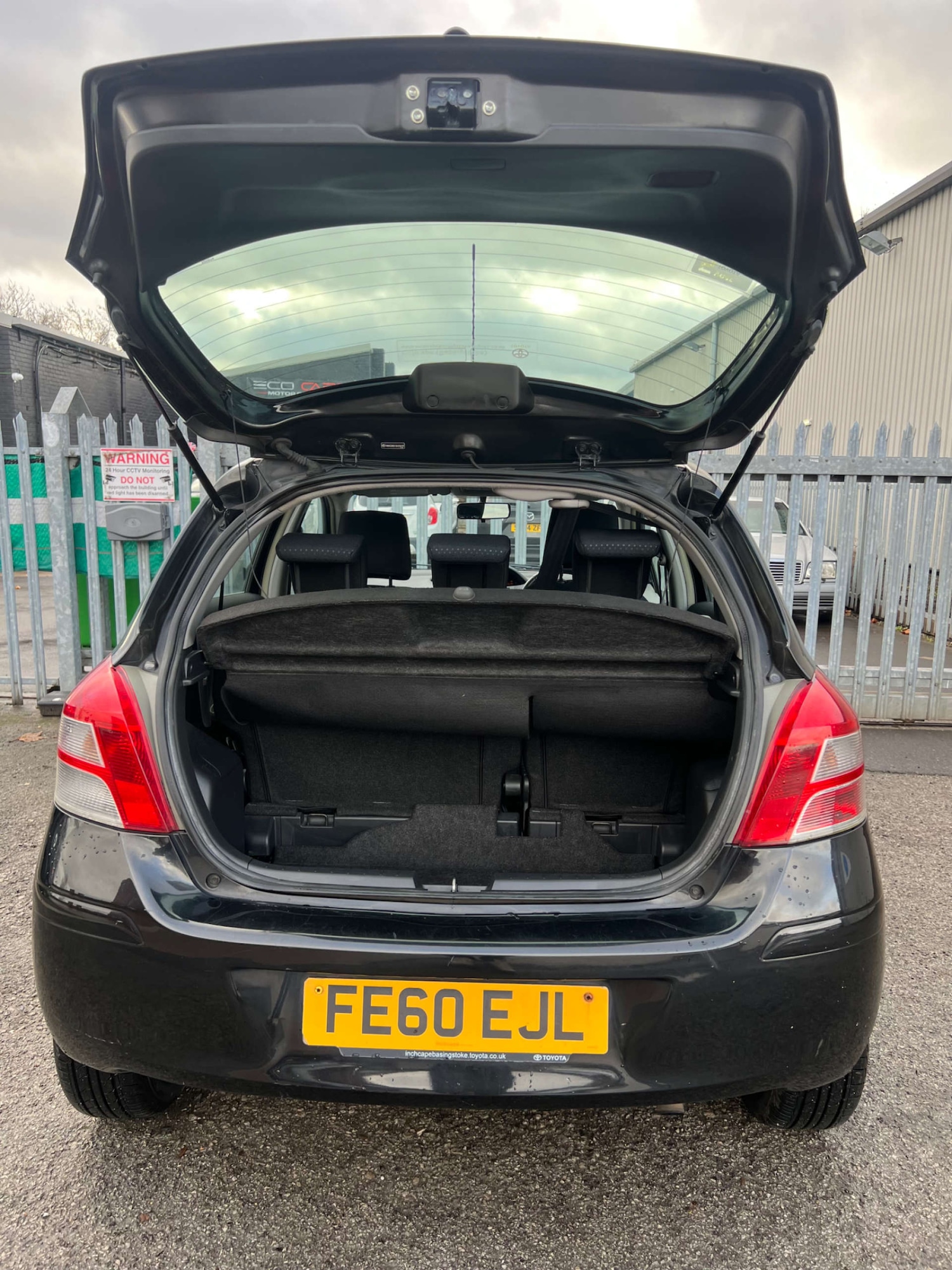 Used Toyota Yaris 2010 for sale - 77139225: Photo 29