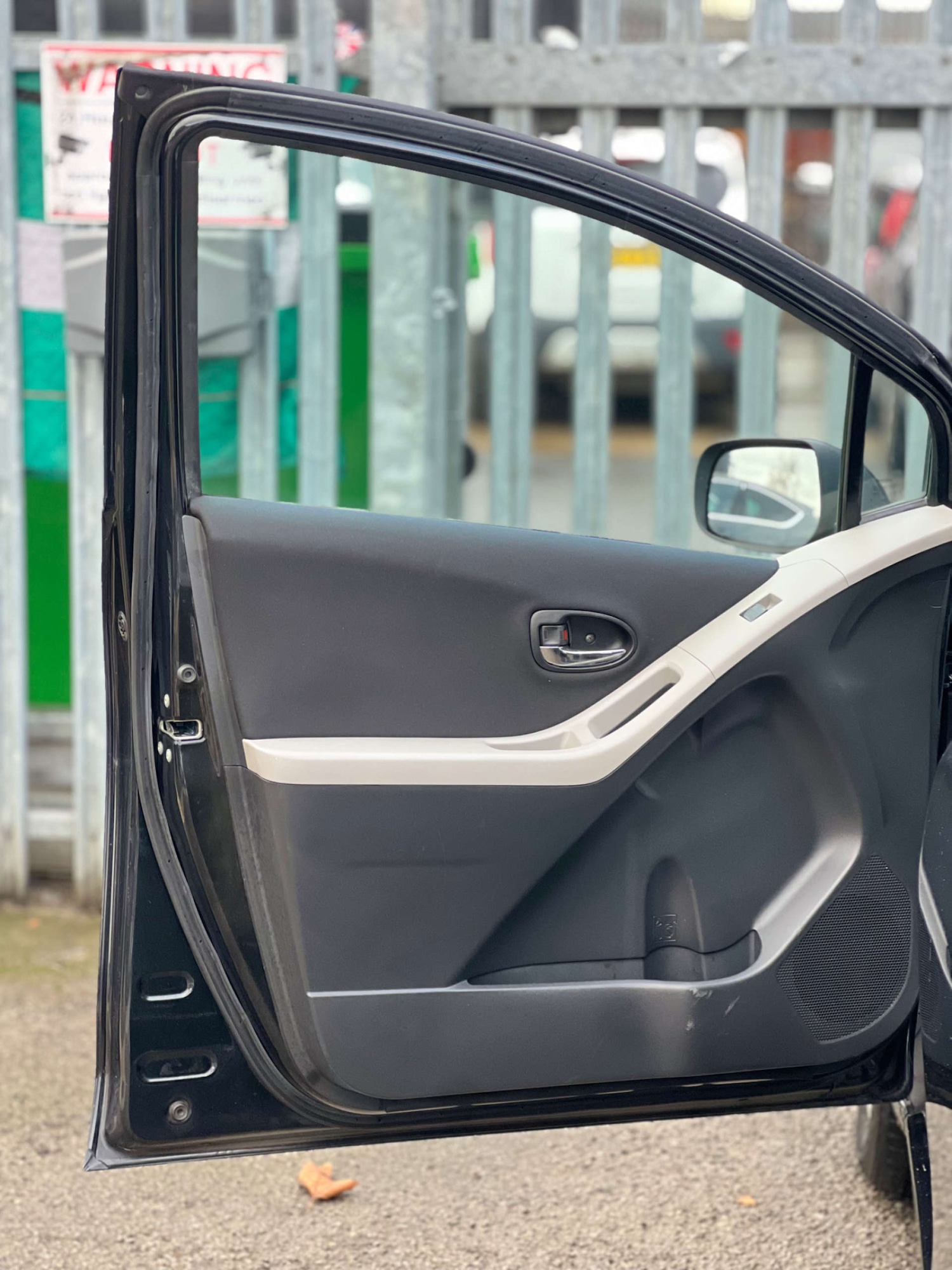 Used Toyota Yaris 2010 for sale - 77139225: Photo 36