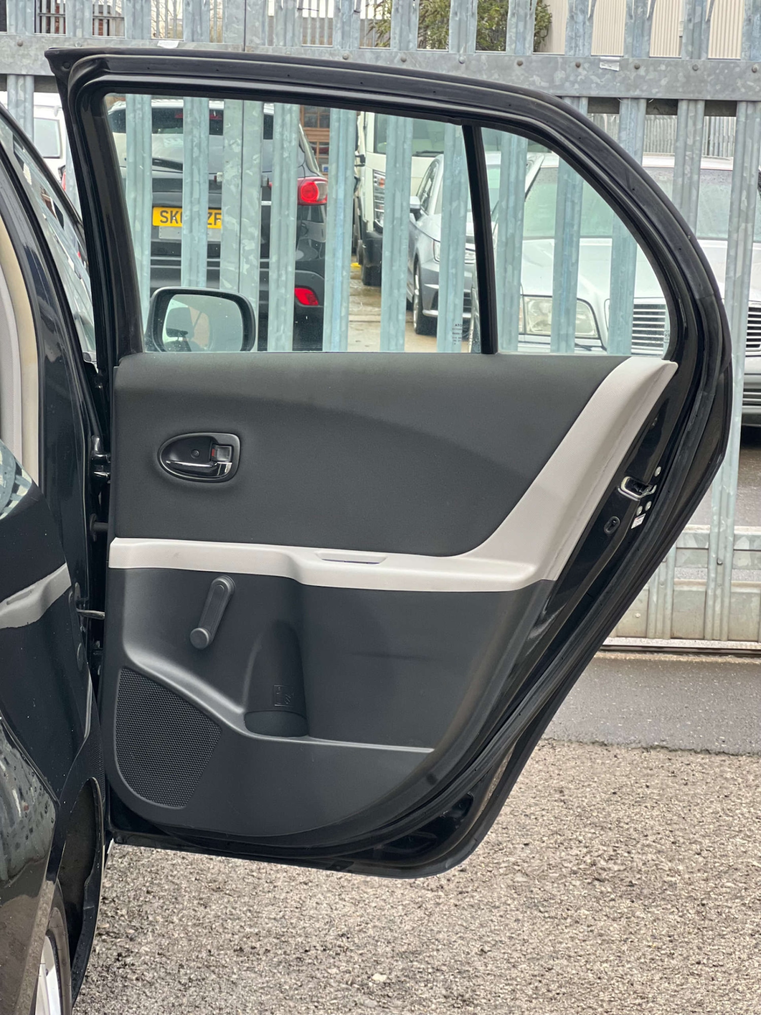 Used Toyota Yaris 2010 for sale - 77139225: Photo 40