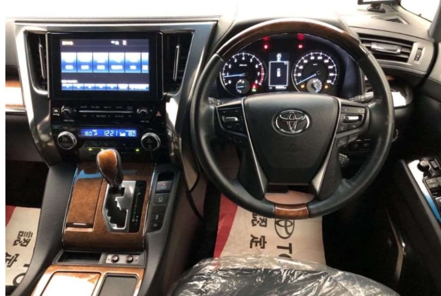 Used Toyota Vellfire 2015 for sale - 76451740: Photo 8