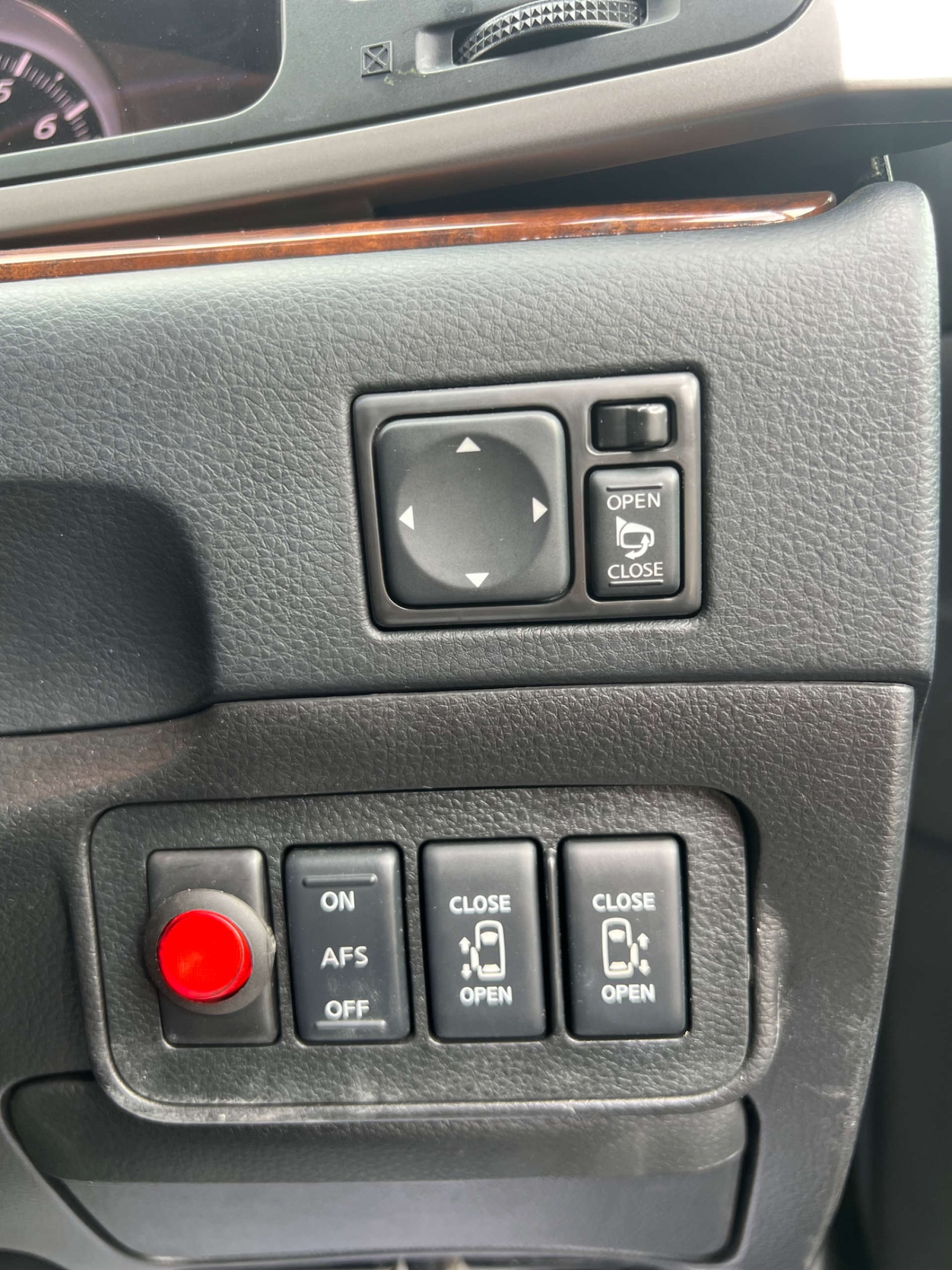 Used Nissan Elgrand 2024 for sale - 76278113: Photo 25