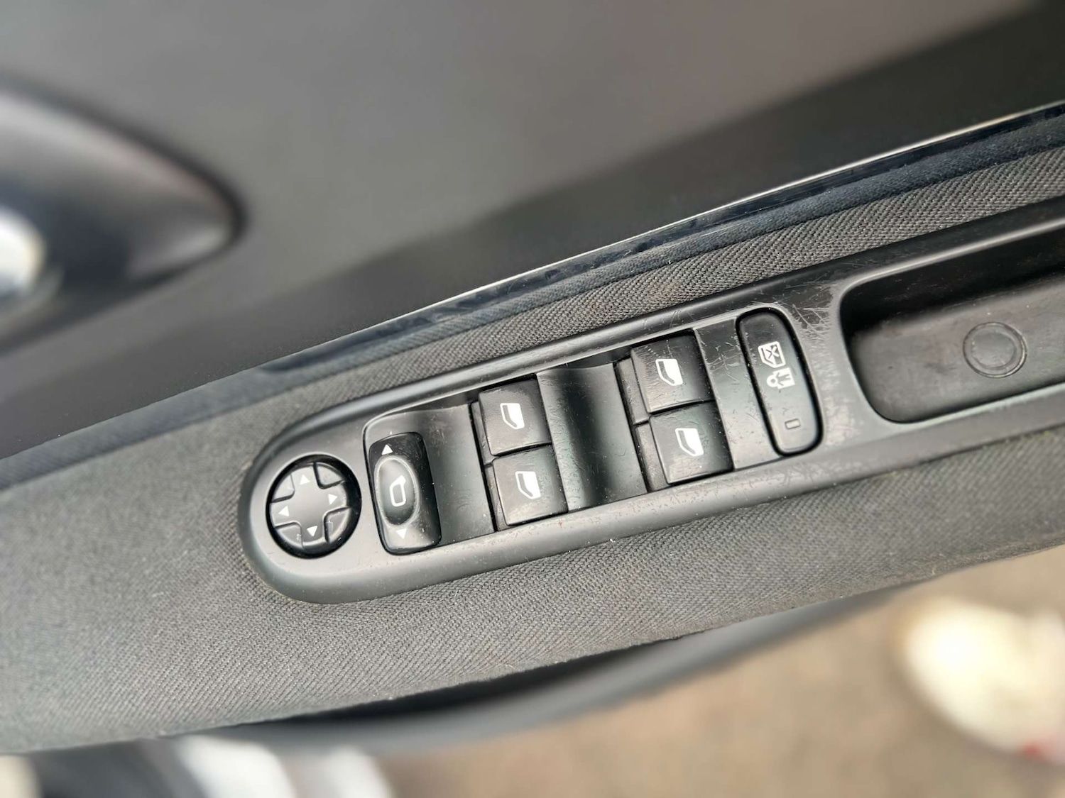 Used Peugeot 5008 2012 for sale - 76829762: Photo 2