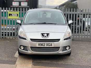 Used Peugeot 5008 2012 for sale - 76829762: Photo