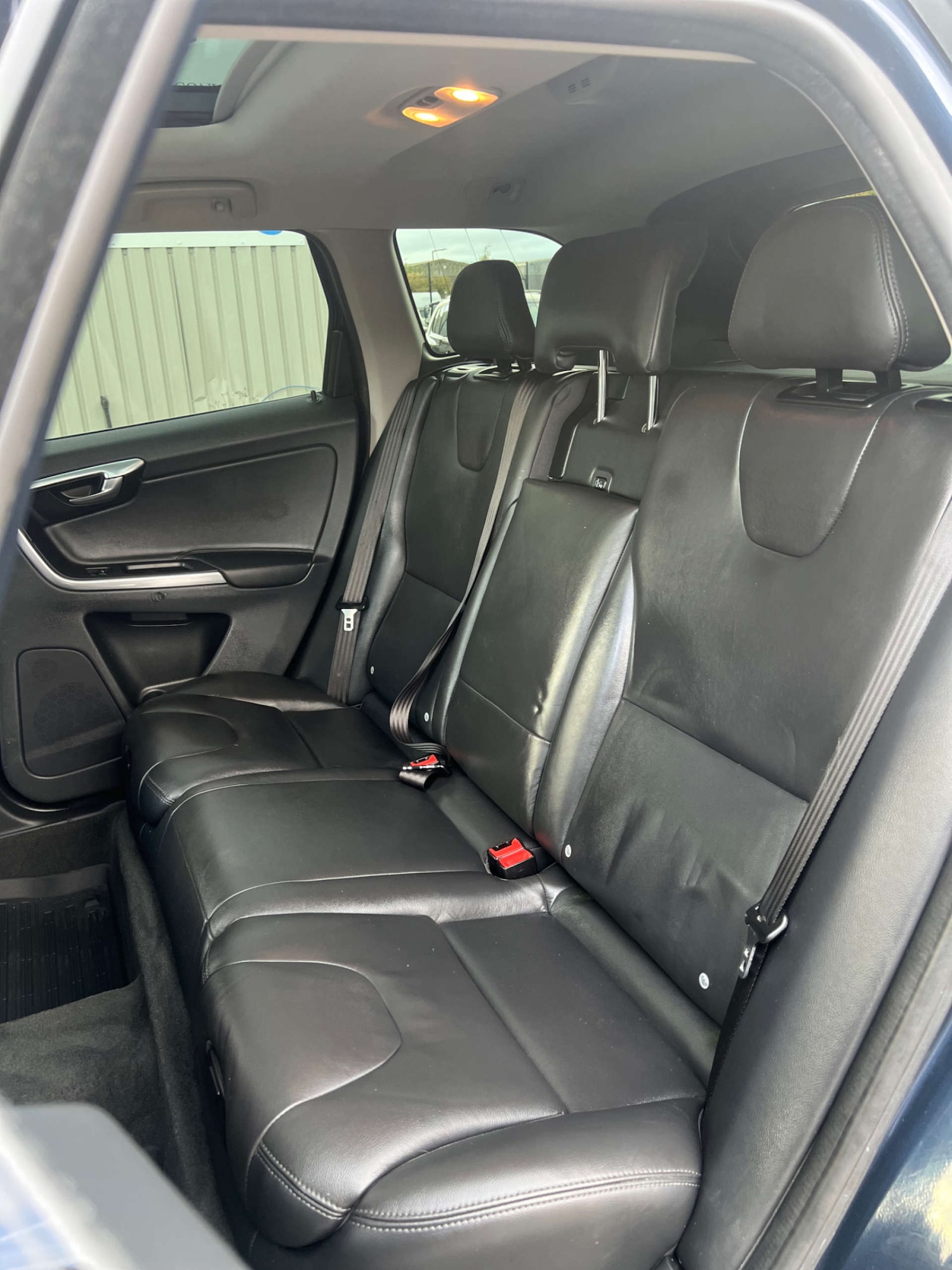 Used Volvo XC60 2015 for sale - 76767905: Photo 28